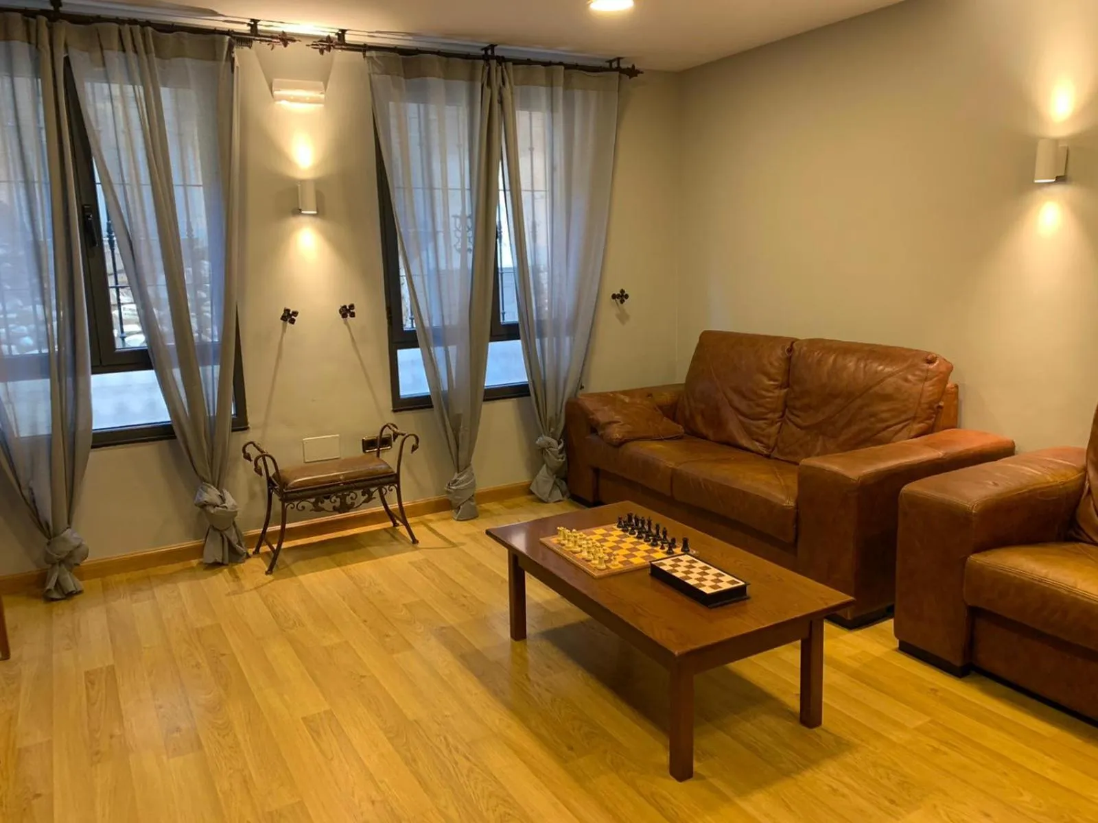 Communal lounge/ TV room in Hotel Los Templarios