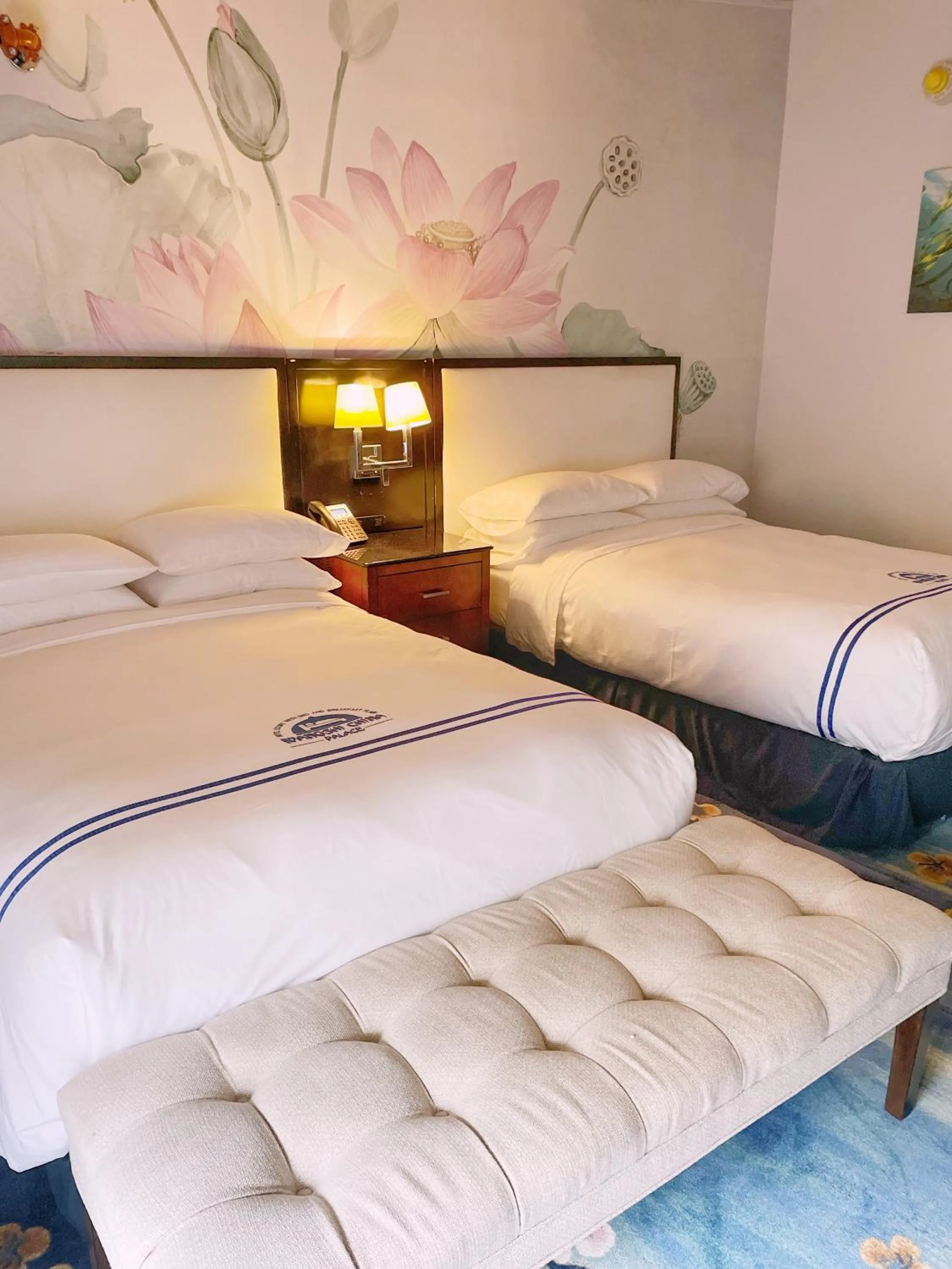 Bed in Wangshi China Palace