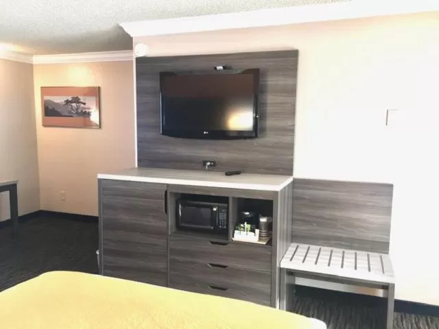 Property building in Arbor Inn Monterey