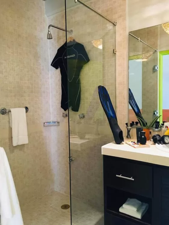 Shower in Albatros by Bedsfriends