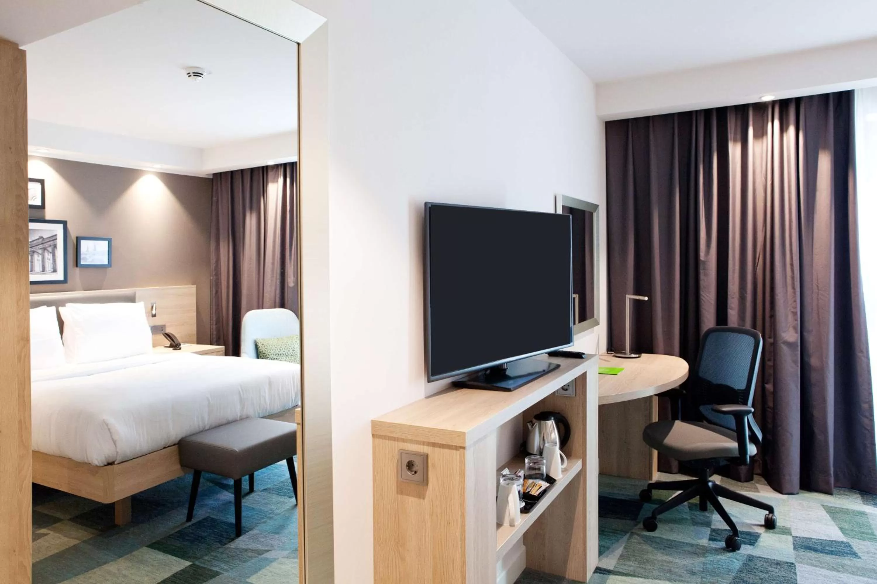 Bedroom, Bed in Hampton By Hilton Berlin City East Side Gallery