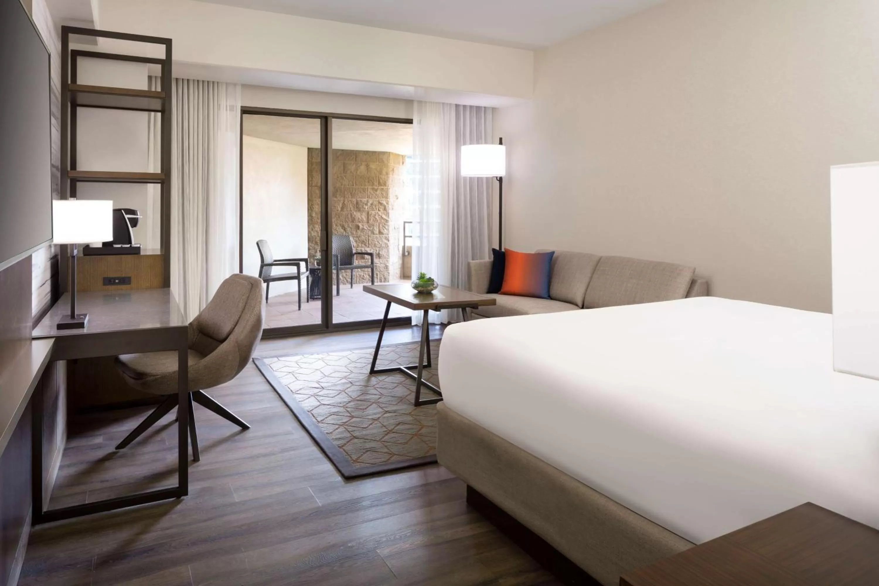 Photo of the whole room, Bed in Hyatt Regency Phoenix Downtown