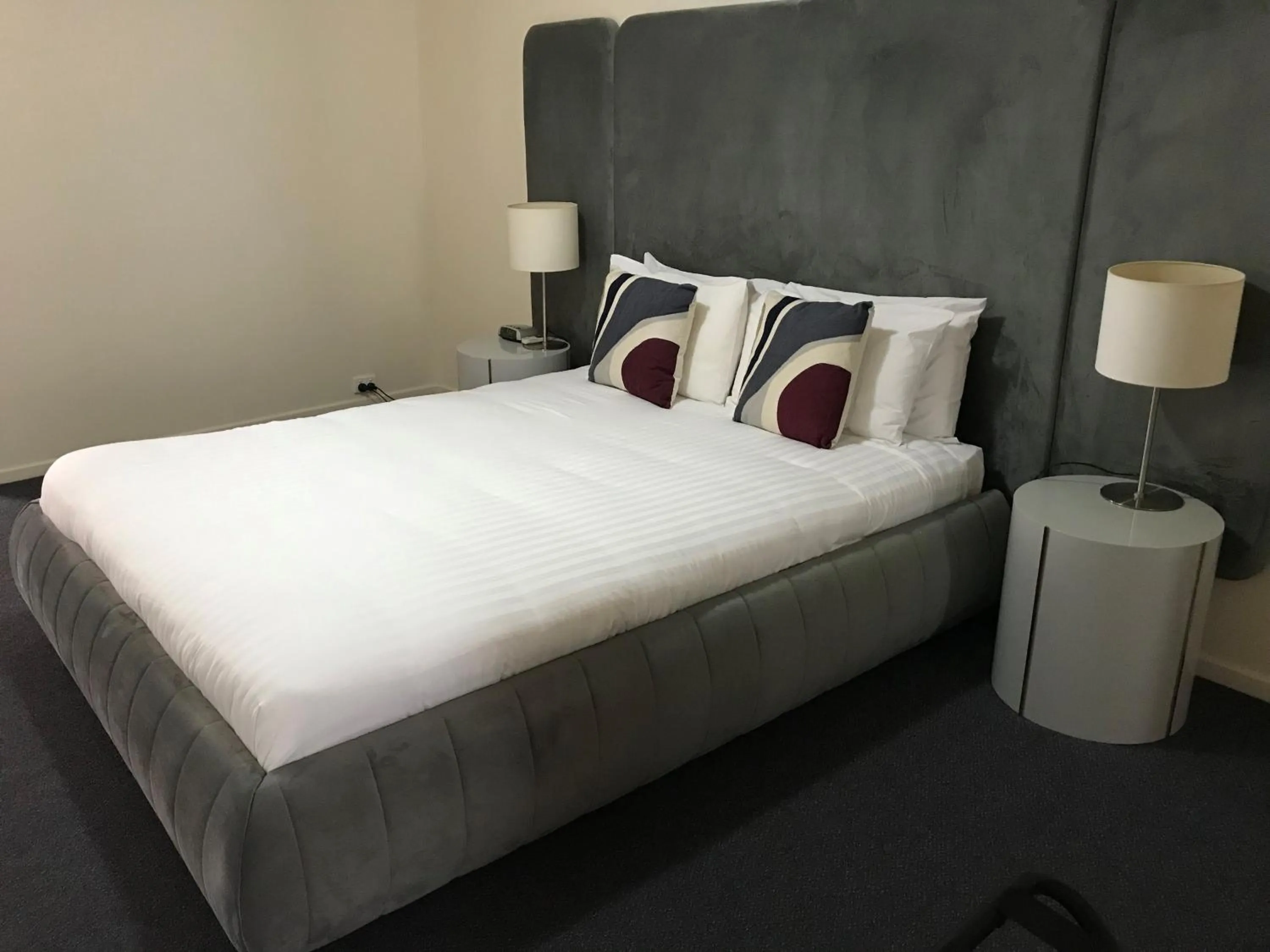 Bed in Metro Hotel & Apartments Gladstone