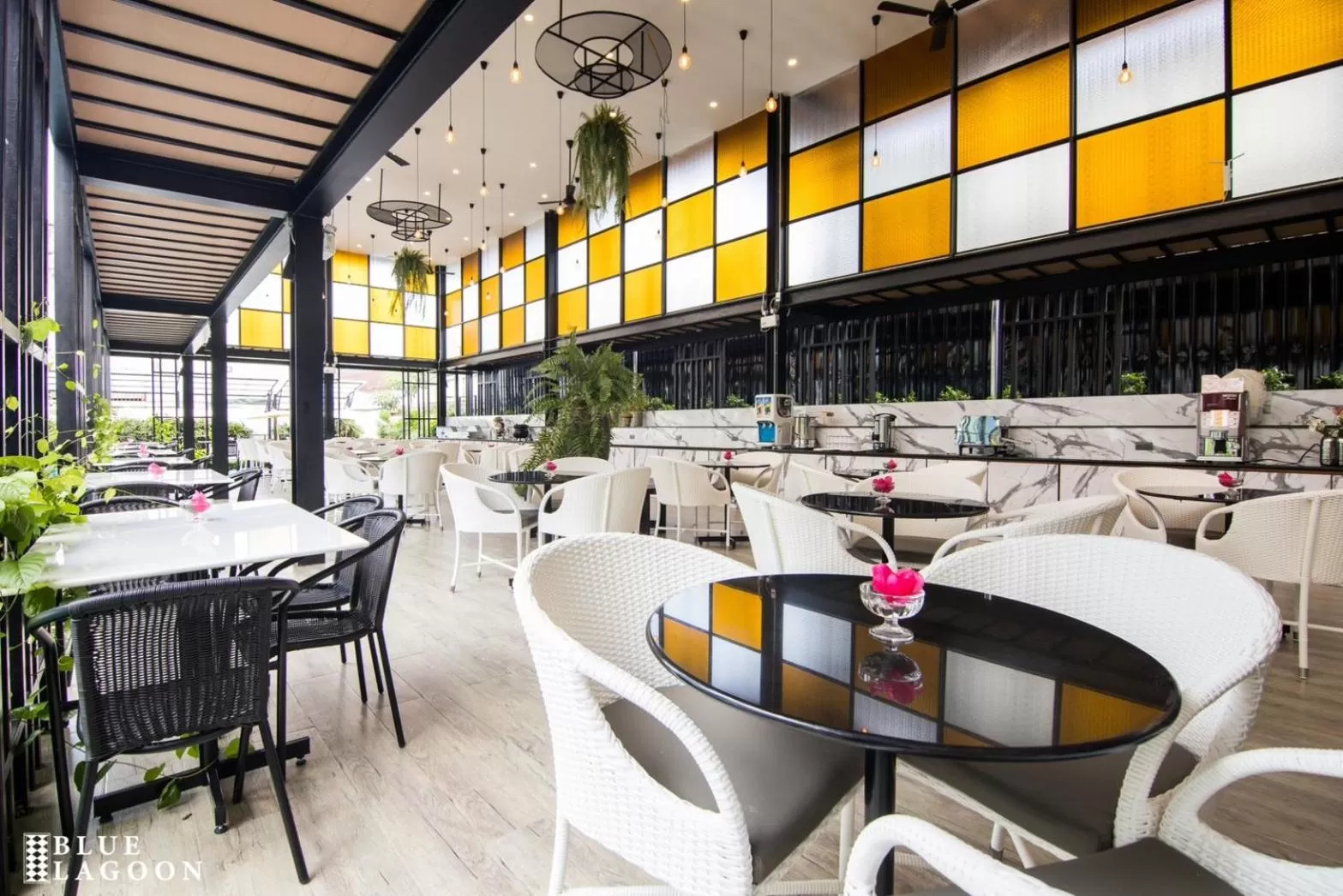 Restaurant/places to eat in Blue Lagoon Hotel