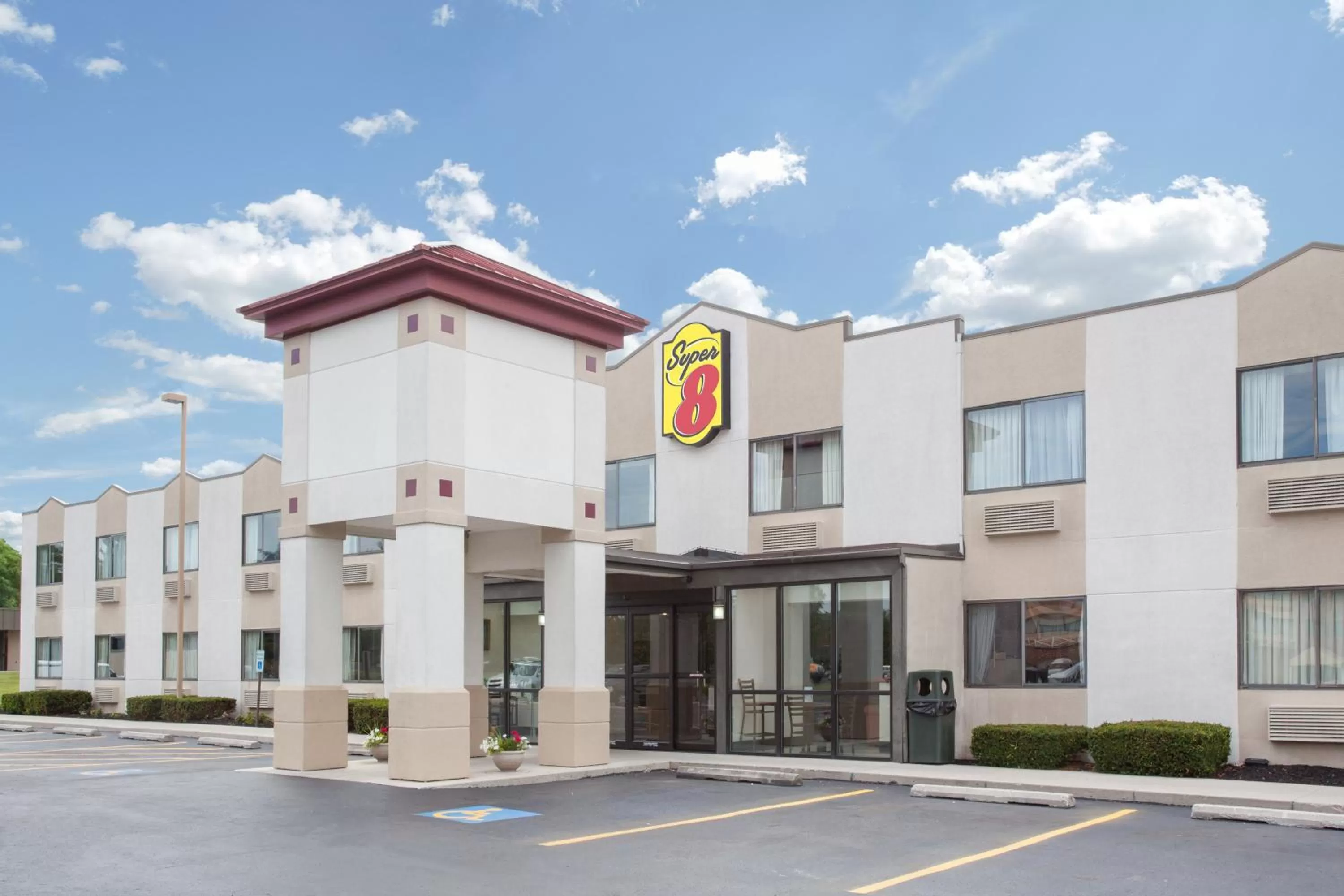 Facade/entrance in Super 8 by Wyndham Gettysburg
