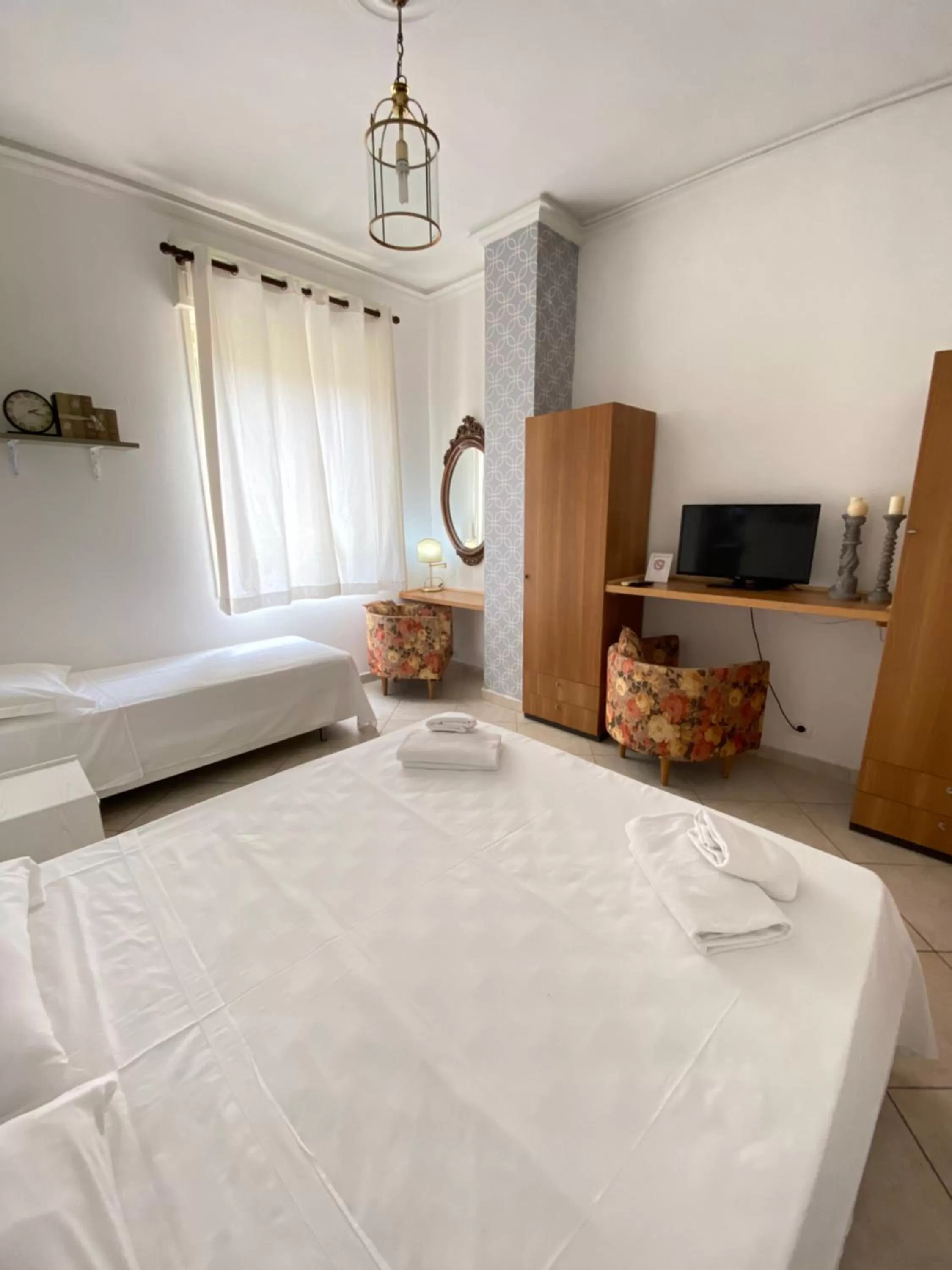 Photo of the whole room, Bed in Hotel Europeo Napoli