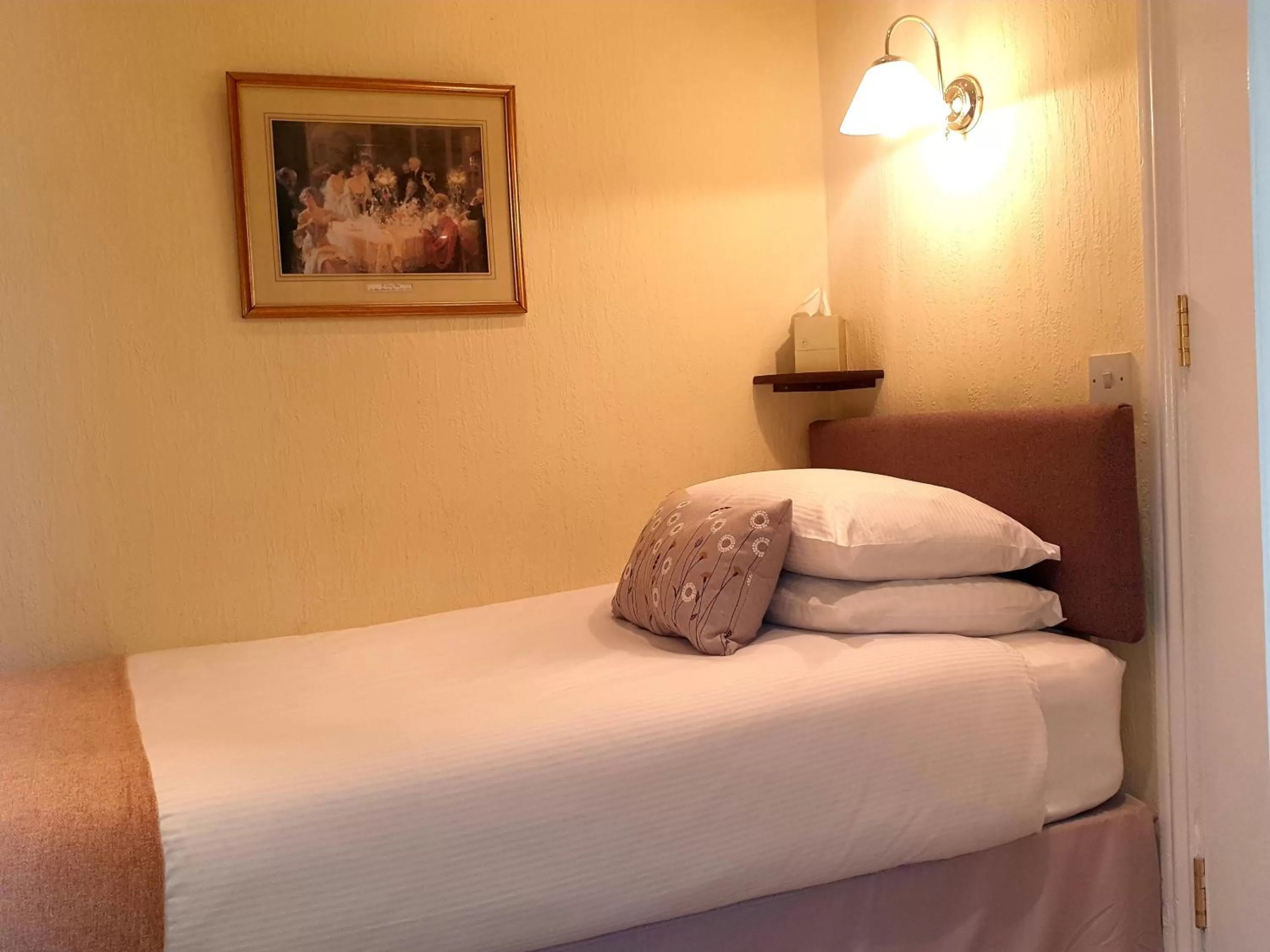 Bedroom, Bed in Melba House