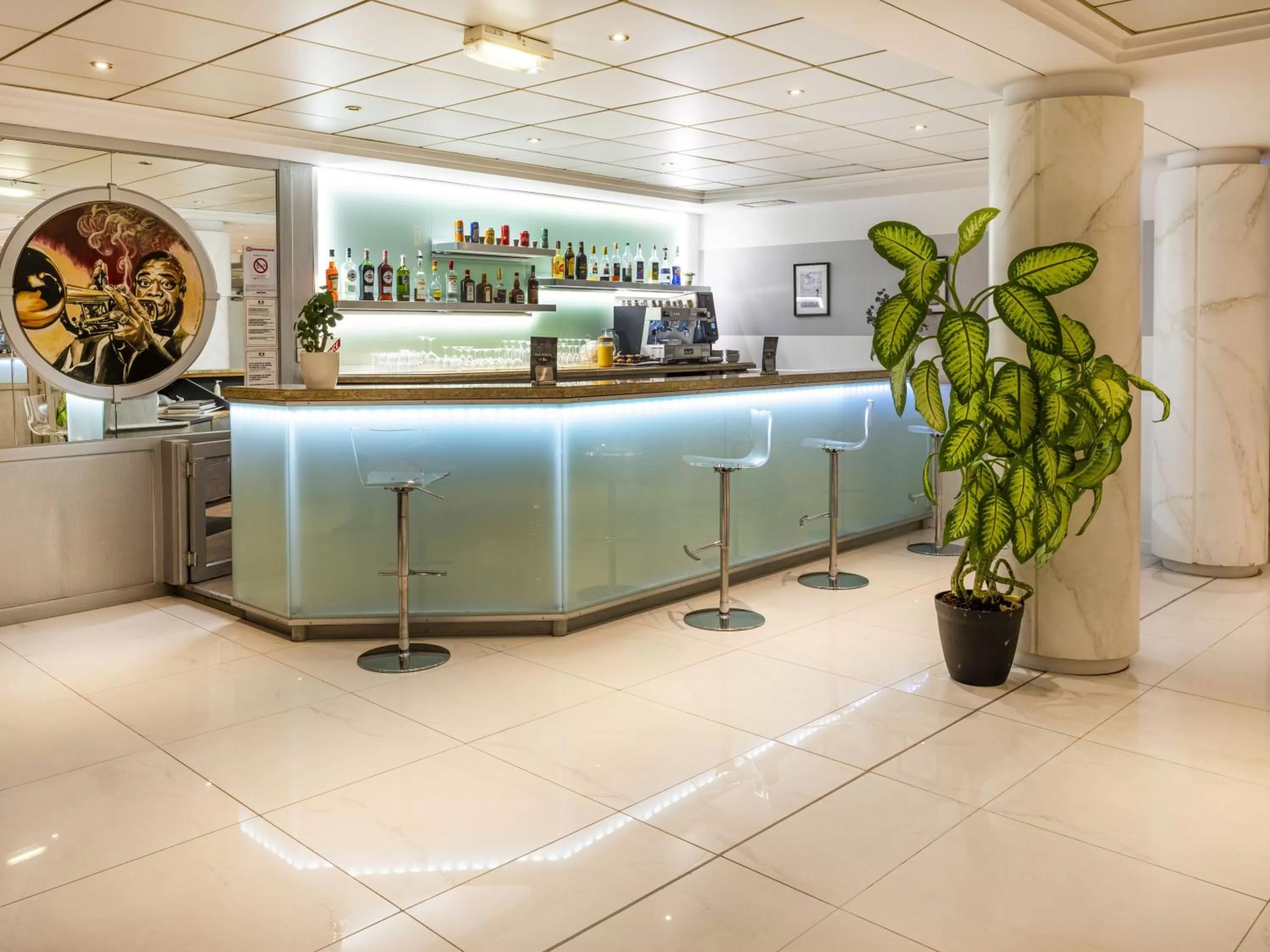 Lounge or bar in Hotel Nice Riviera