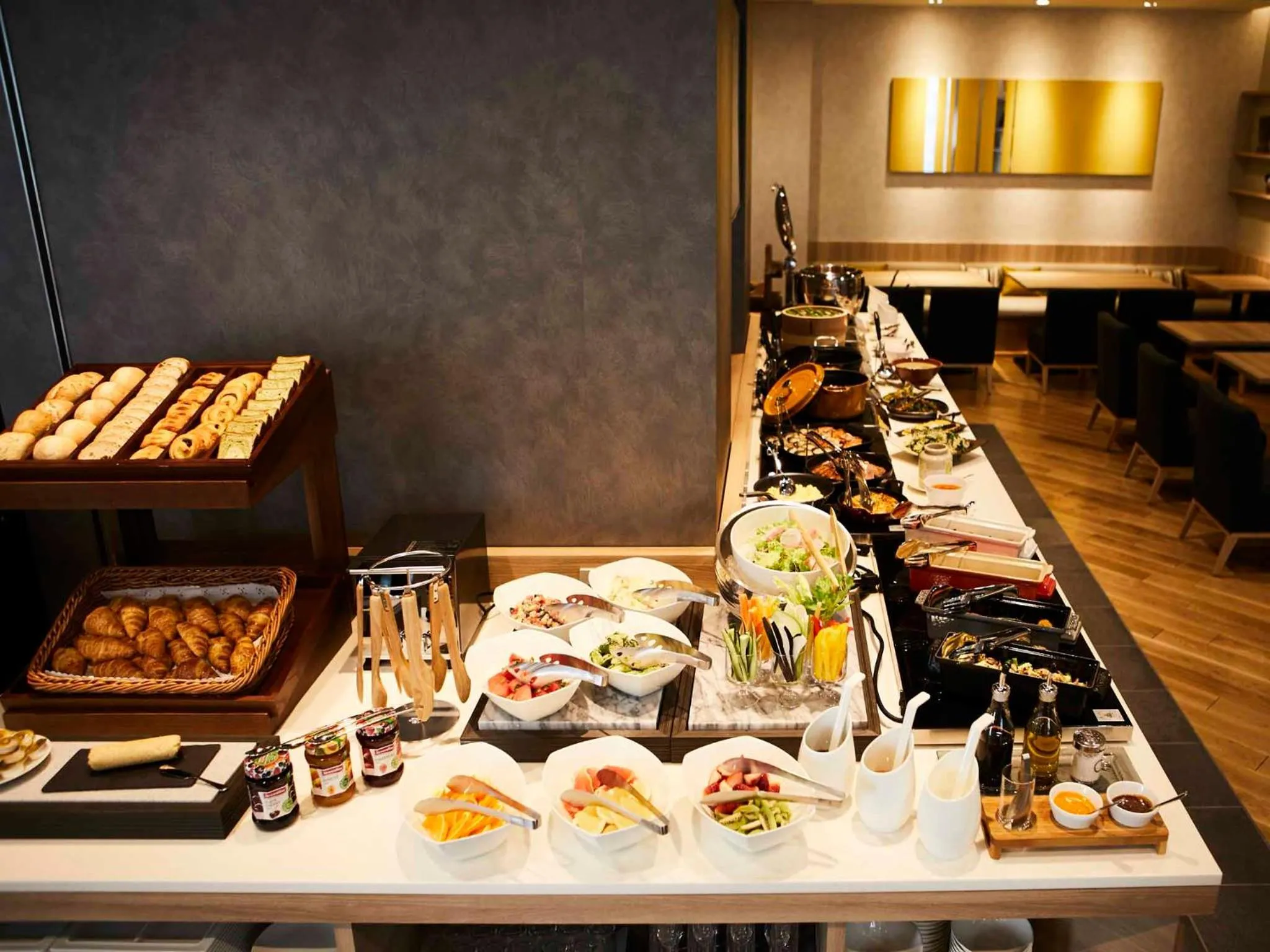 Restaurant/places to eat in Hotel Intergate Tokyo Kyobashi