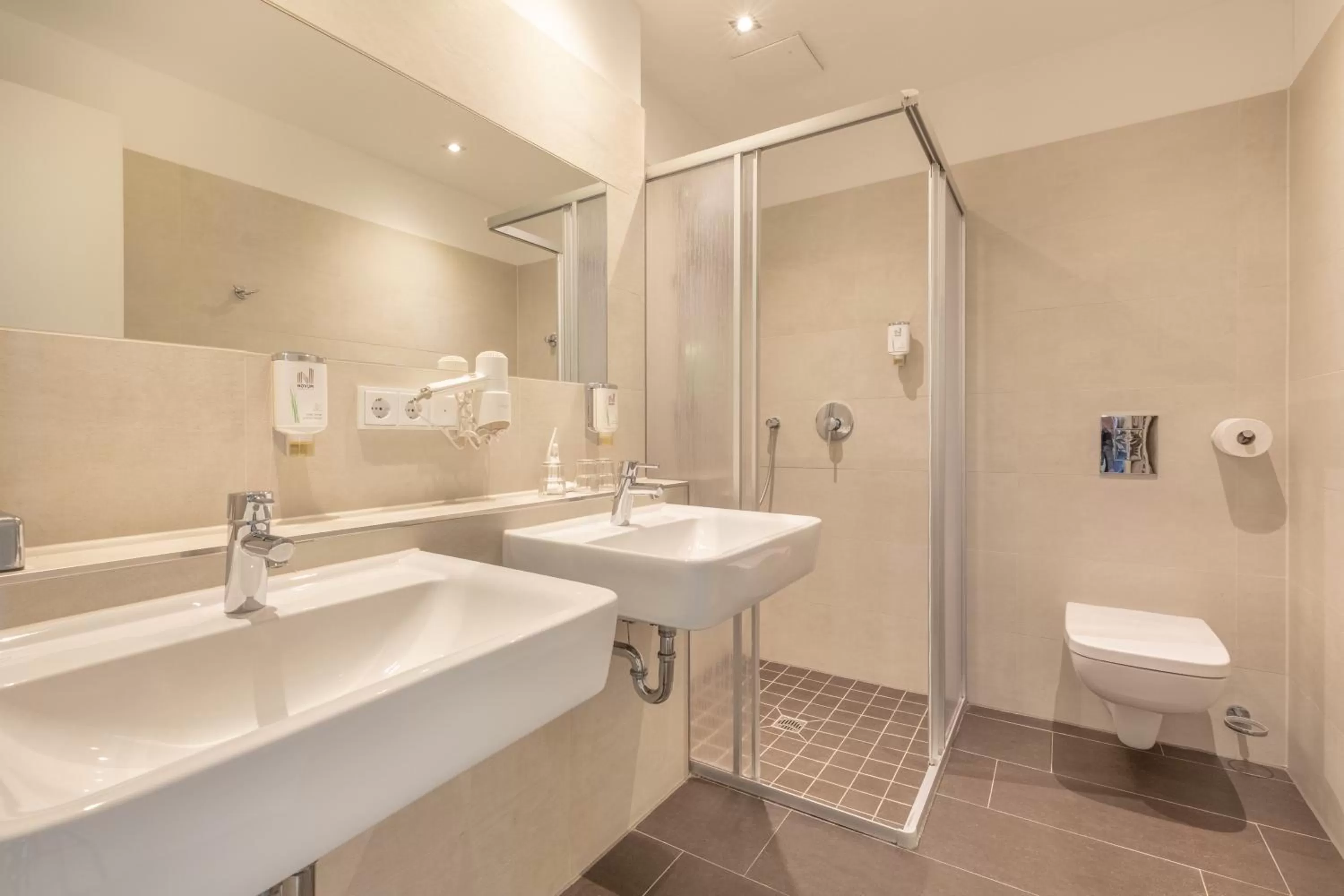 Toilet in Hotel Aldea Berlin