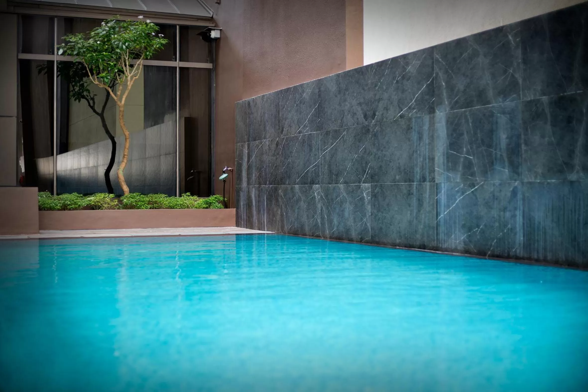 Swimming pool in Hotel Mi Bencoolen