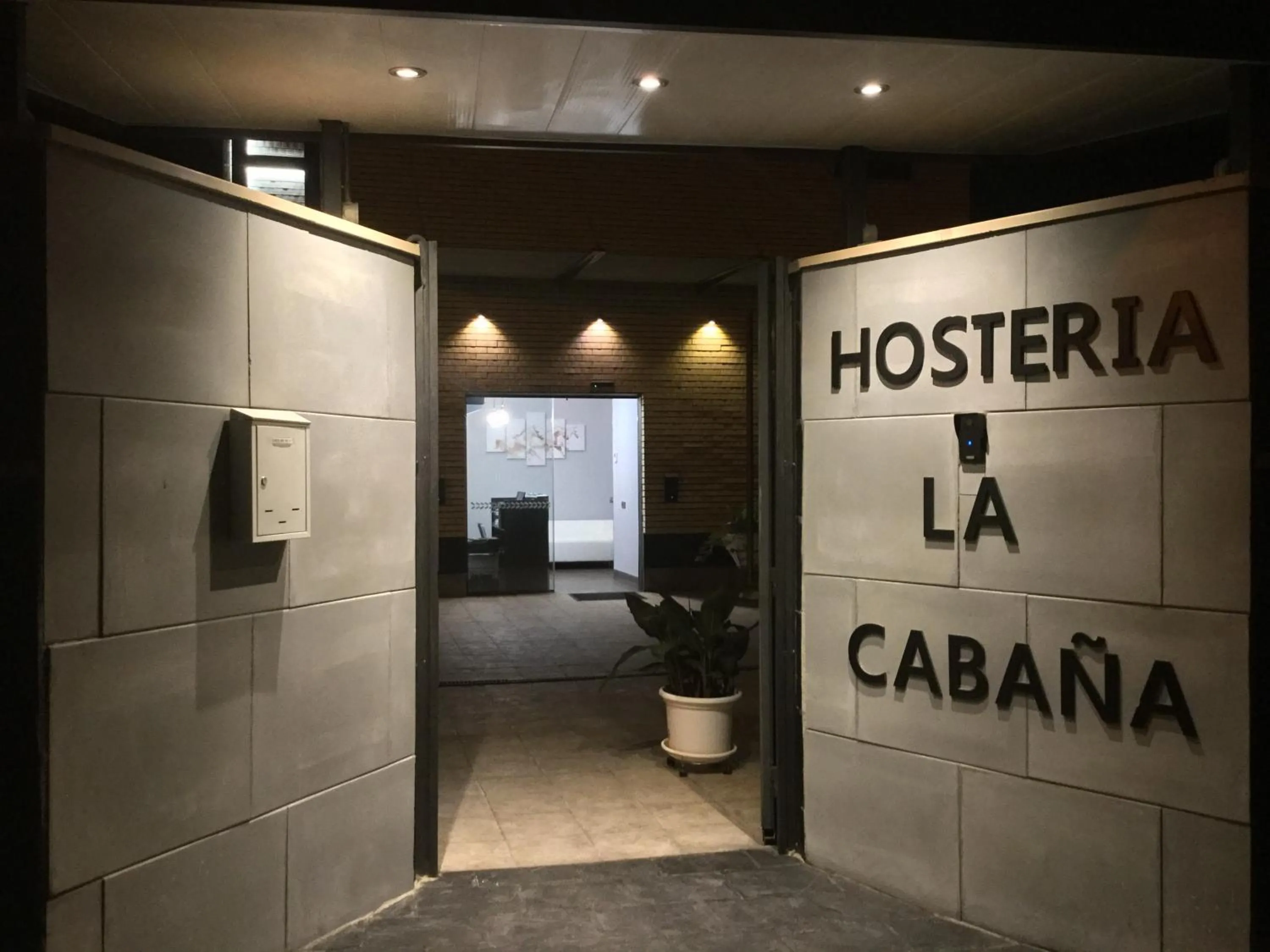 Facade/entrance in H La Cabaña