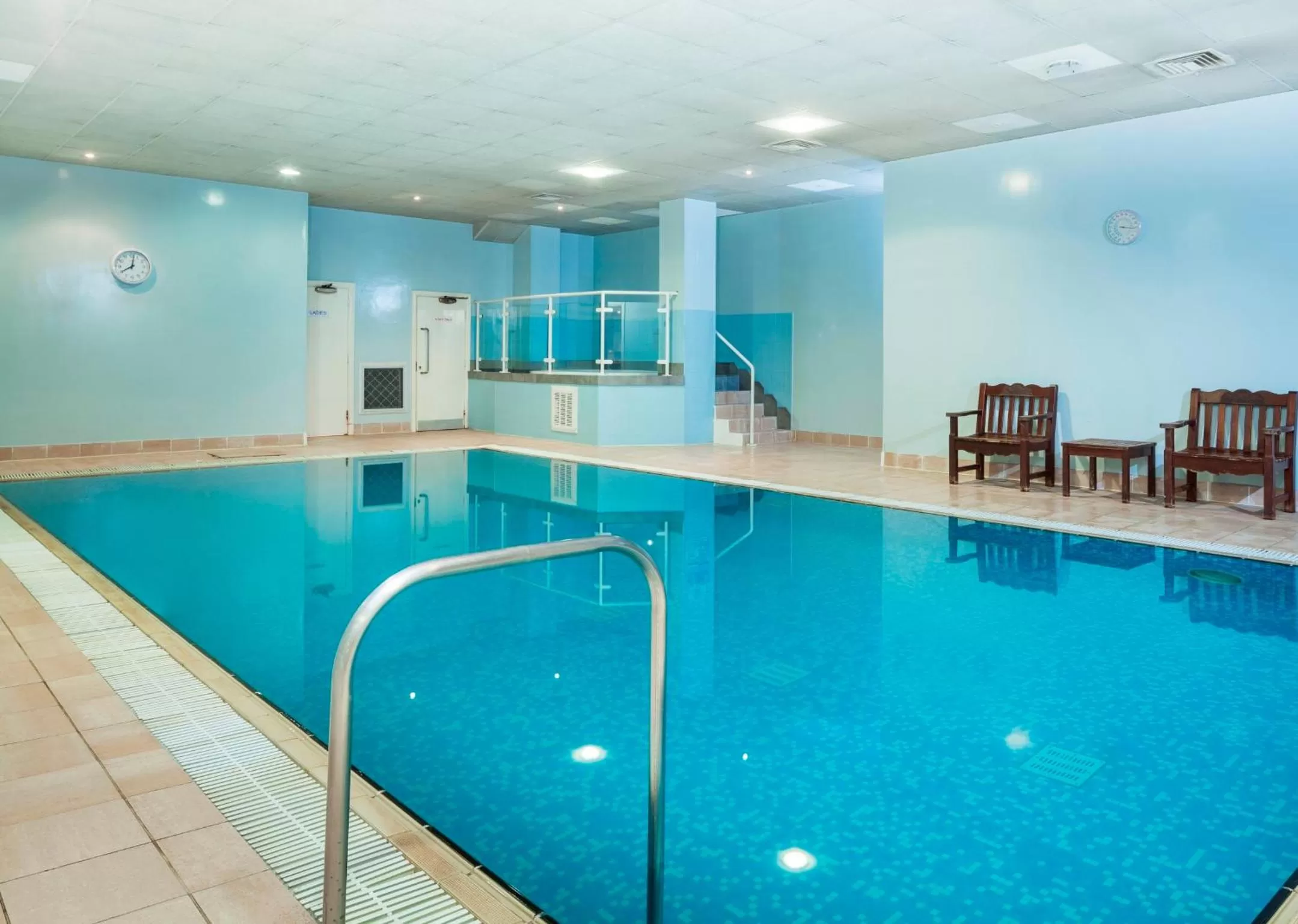 Swimming pool in Mercure Telford Centre Hotel