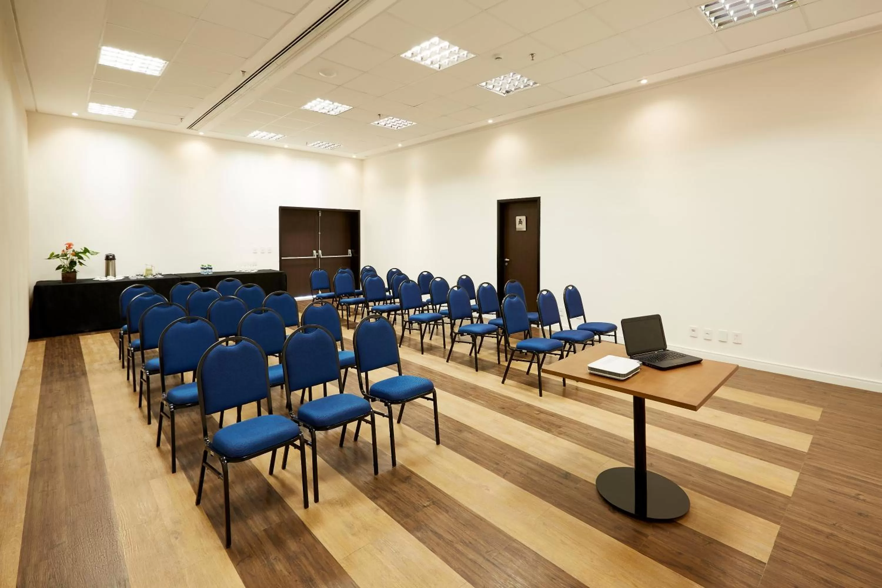 Business facilities in Tulip Inn Itaguai