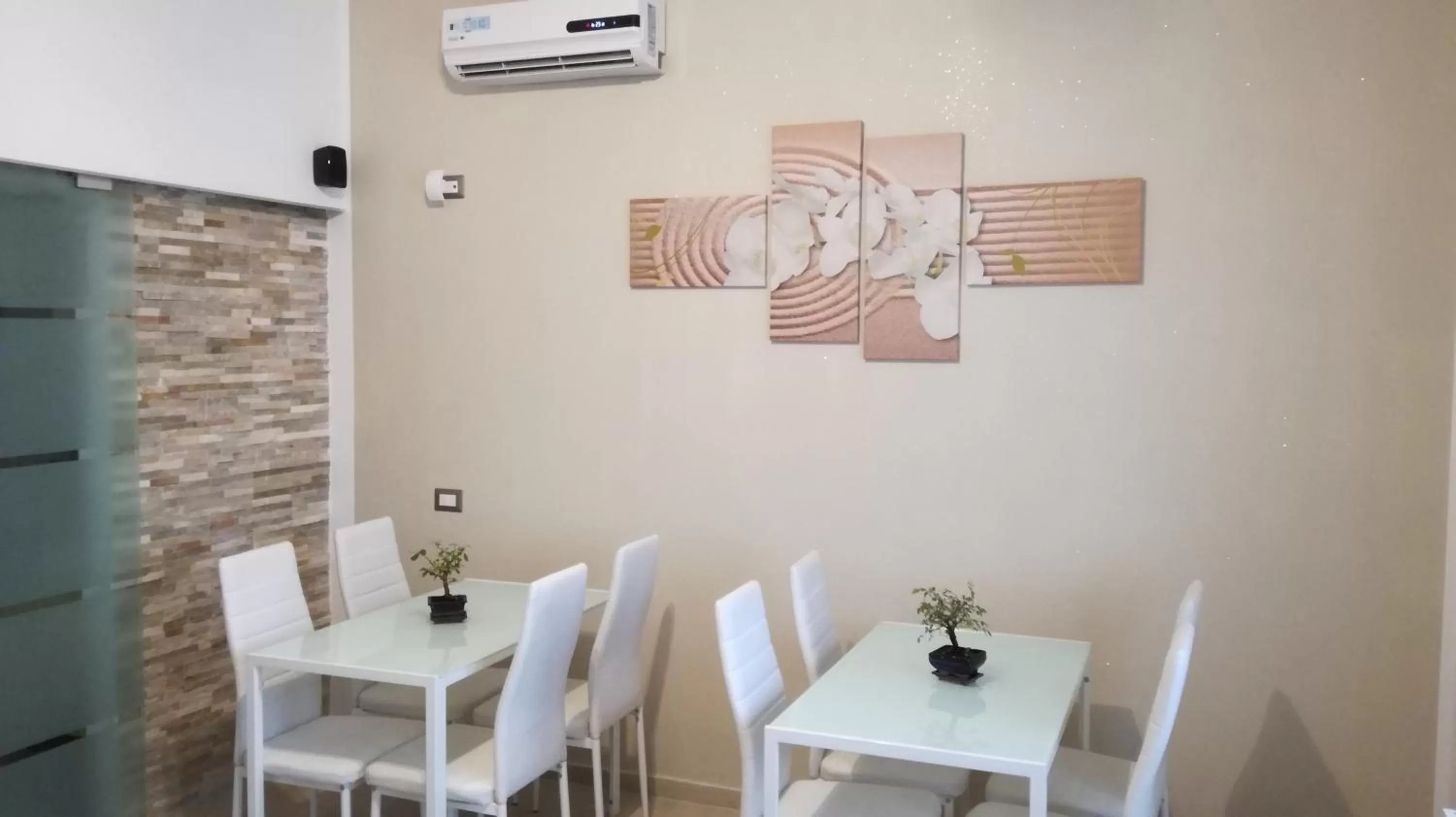 Restaurant/Places to Eat in Bonsai Bed & Breakfast