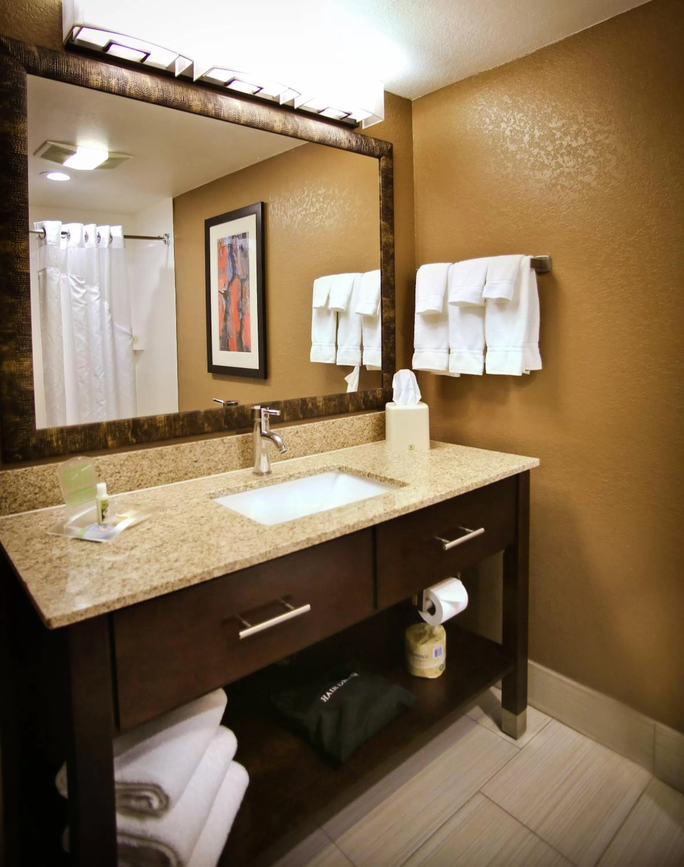 Bathroom in Pearl Street Hotel