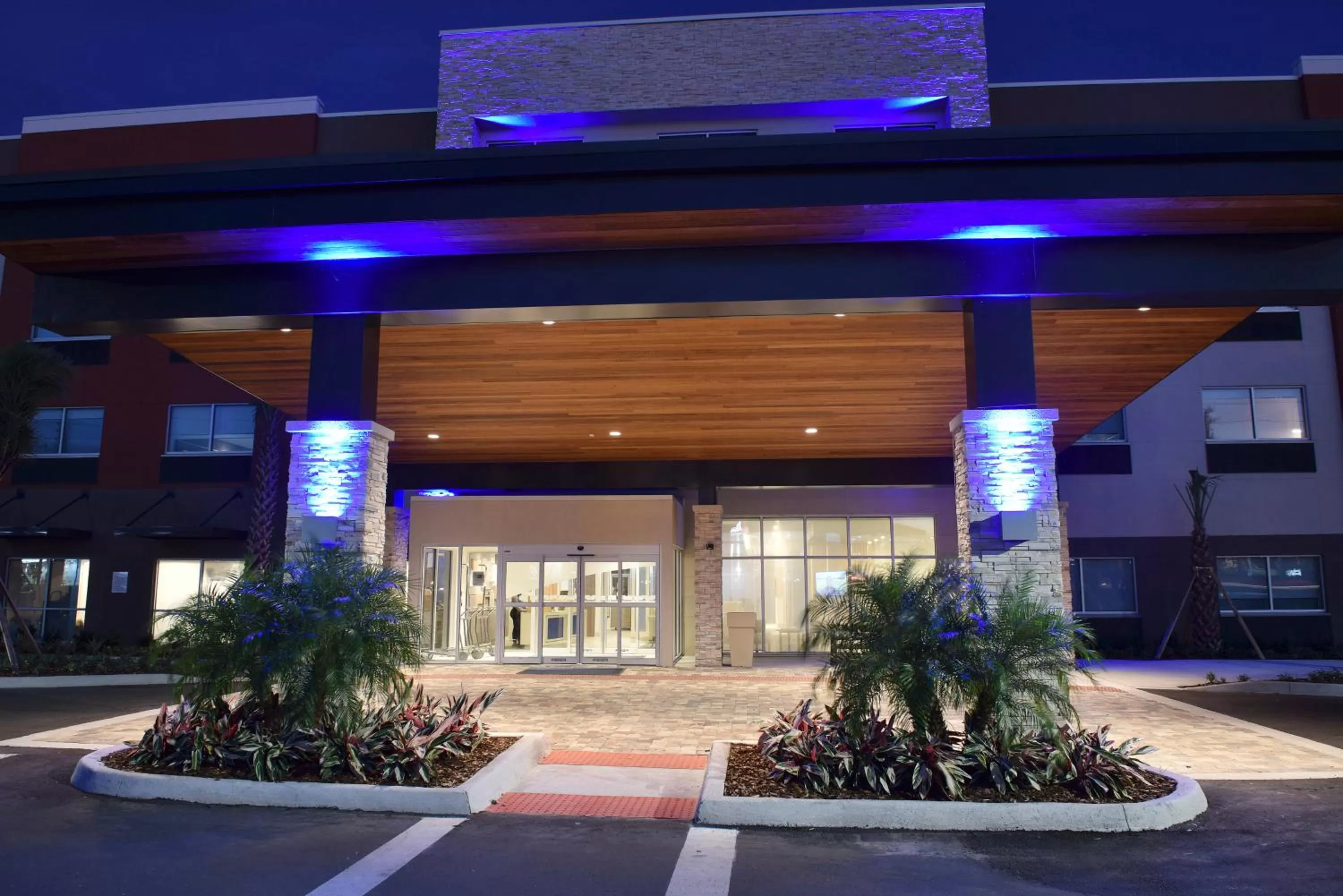 Facade/entrance in Holiday Inn Express & Suites - Orlando - Southeast by IHG