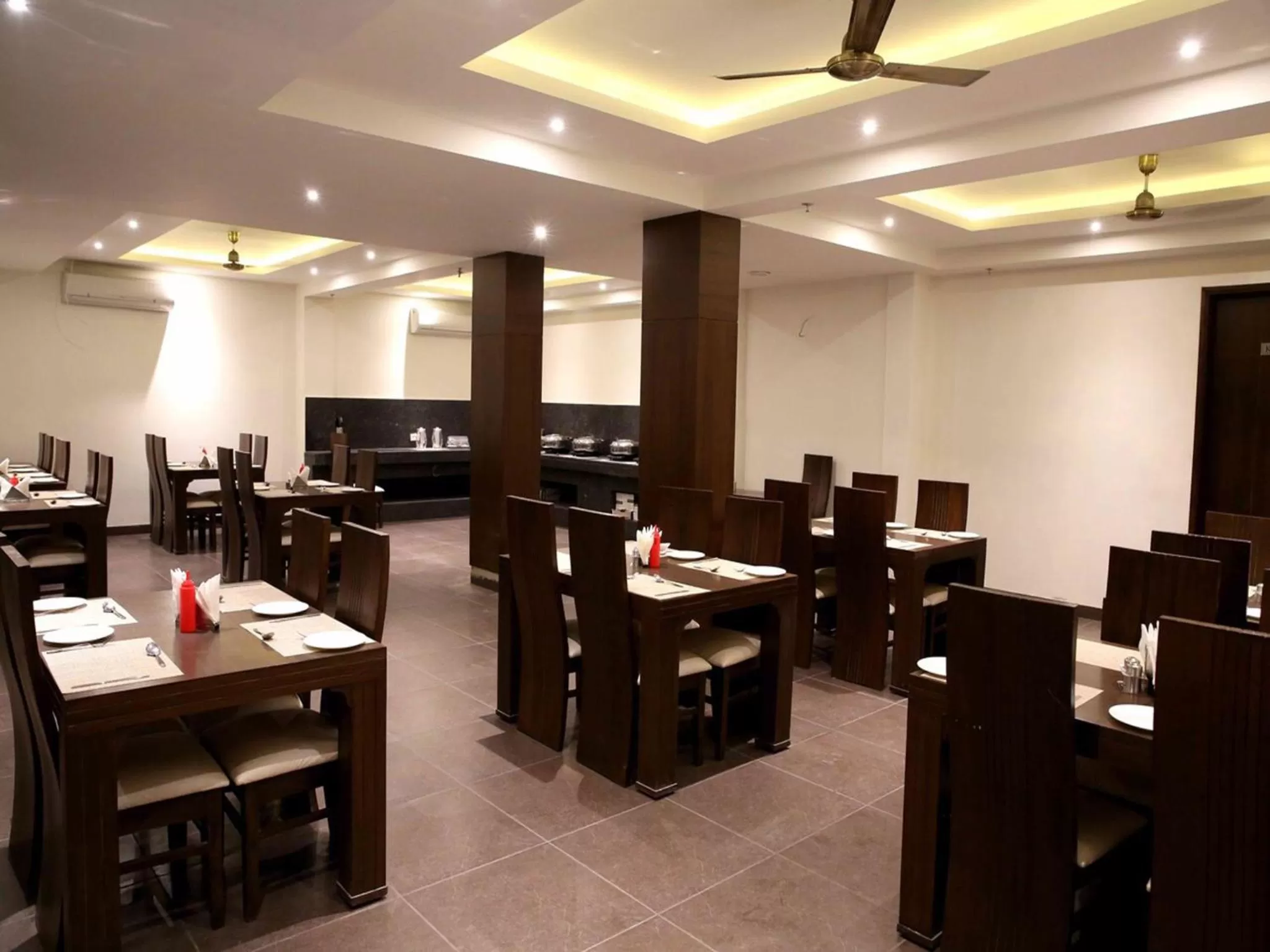 Food and drinks in Hotel Taj Villa- Agra