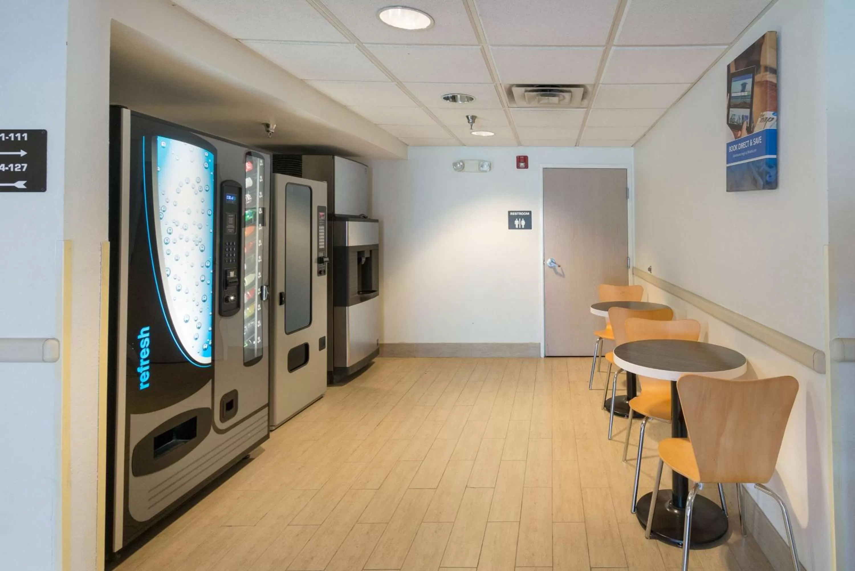 Seating area in Motel 6-Hillsboro, TX