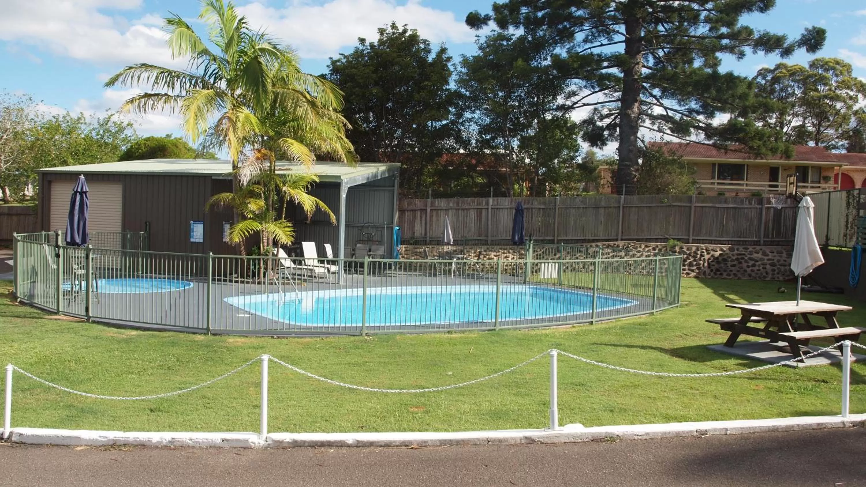 Swimming pool in Motel Kempsey