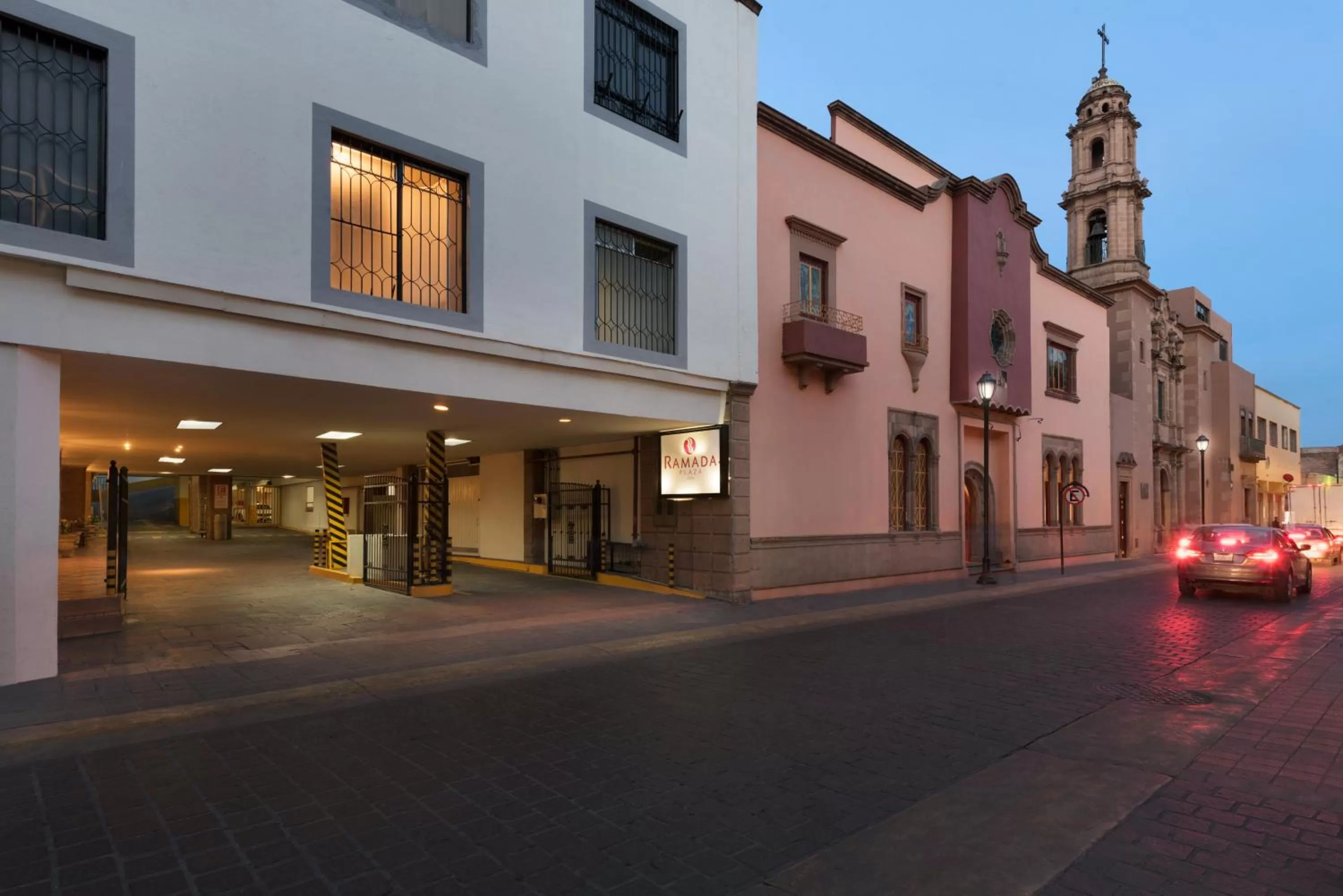 Facade/entrance in Ramada Plaza by Wyndham Leon