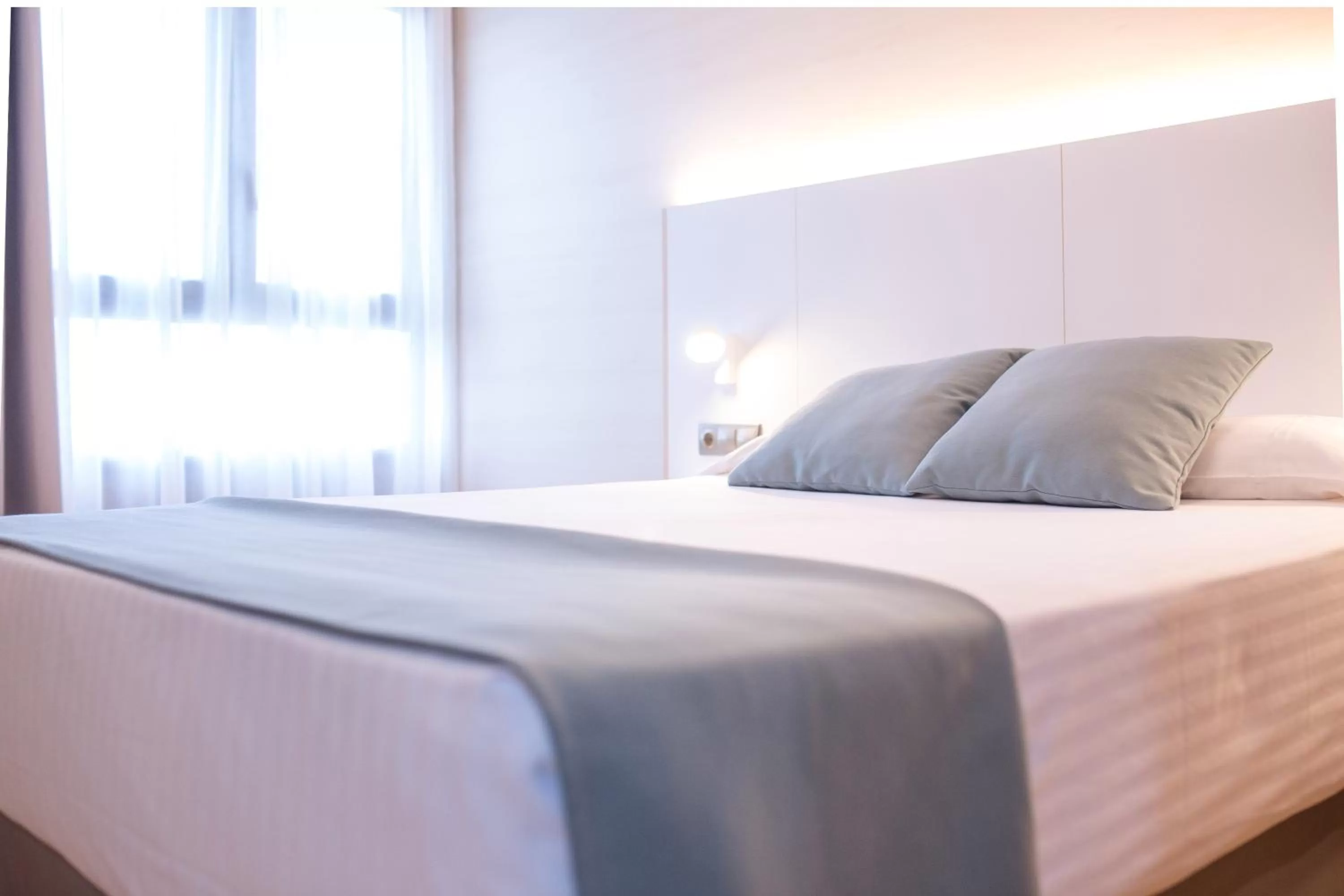 Photo of the whole room, Bed in Hotel Olympia Valencia