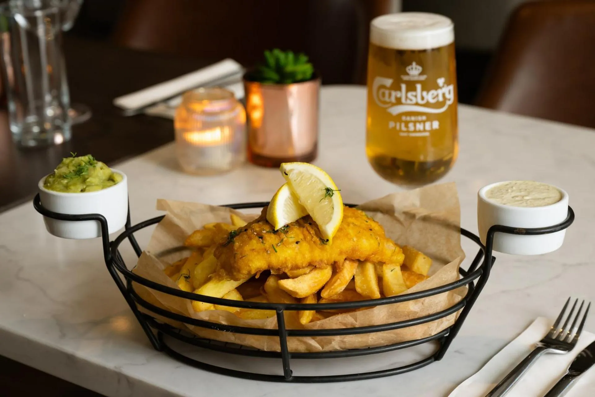 Restaurant/places to eat in Aspect Hotel Park West