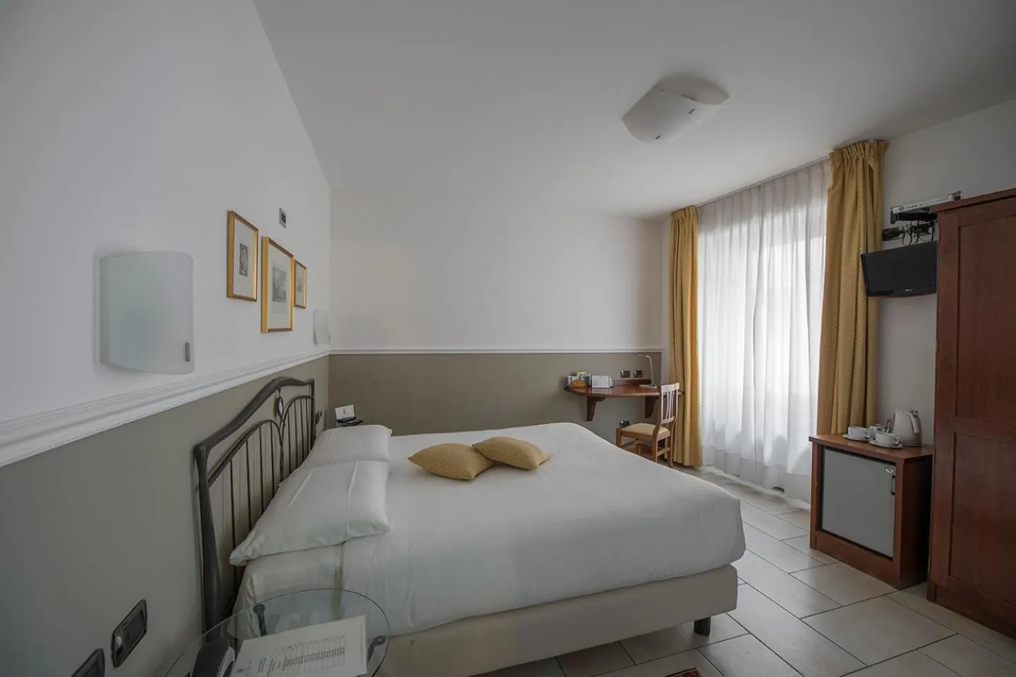 Day, Bed in Hotel Villa Colico