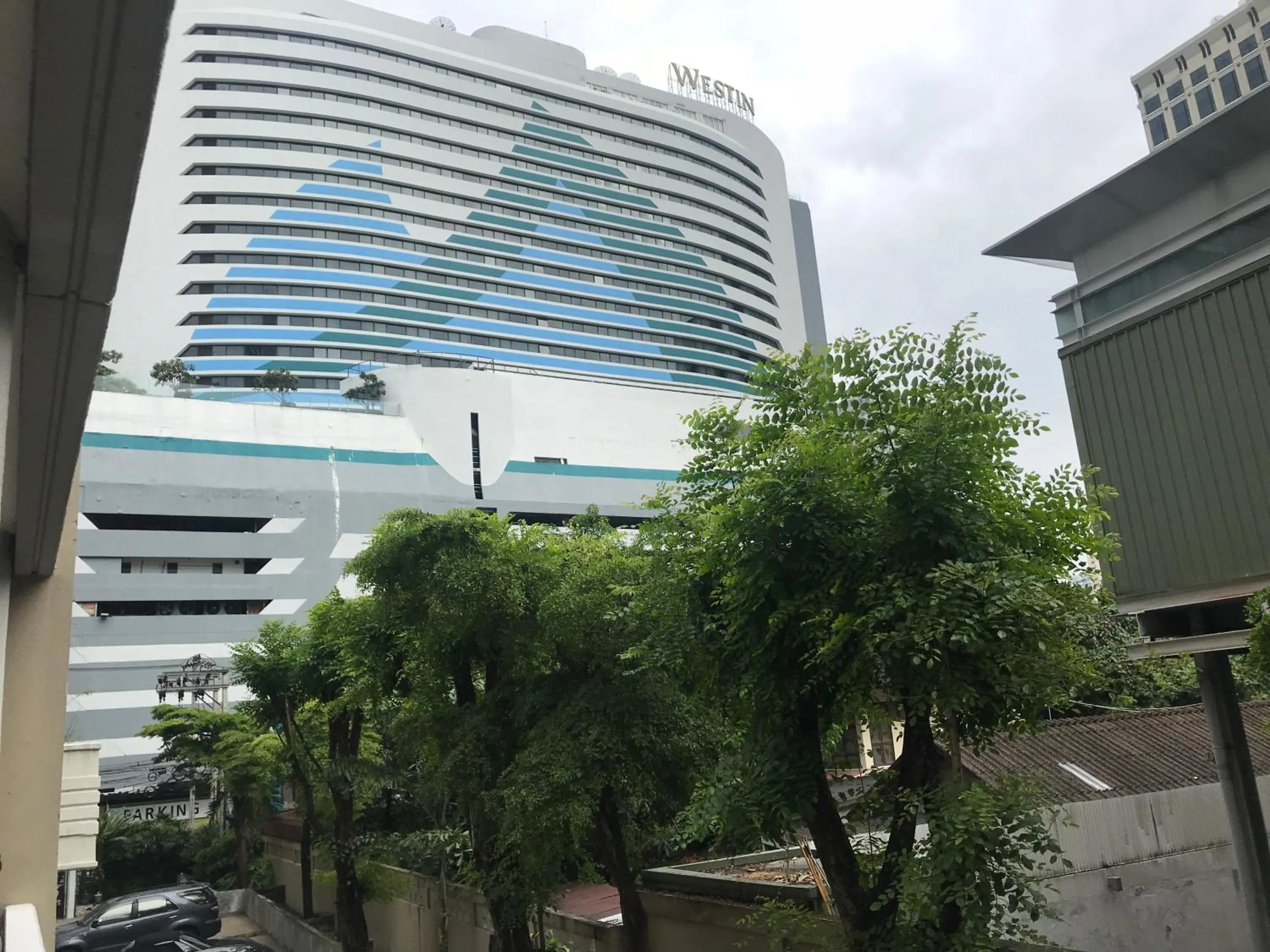 Property Building in Twin Peaks Sukhumvit Suites