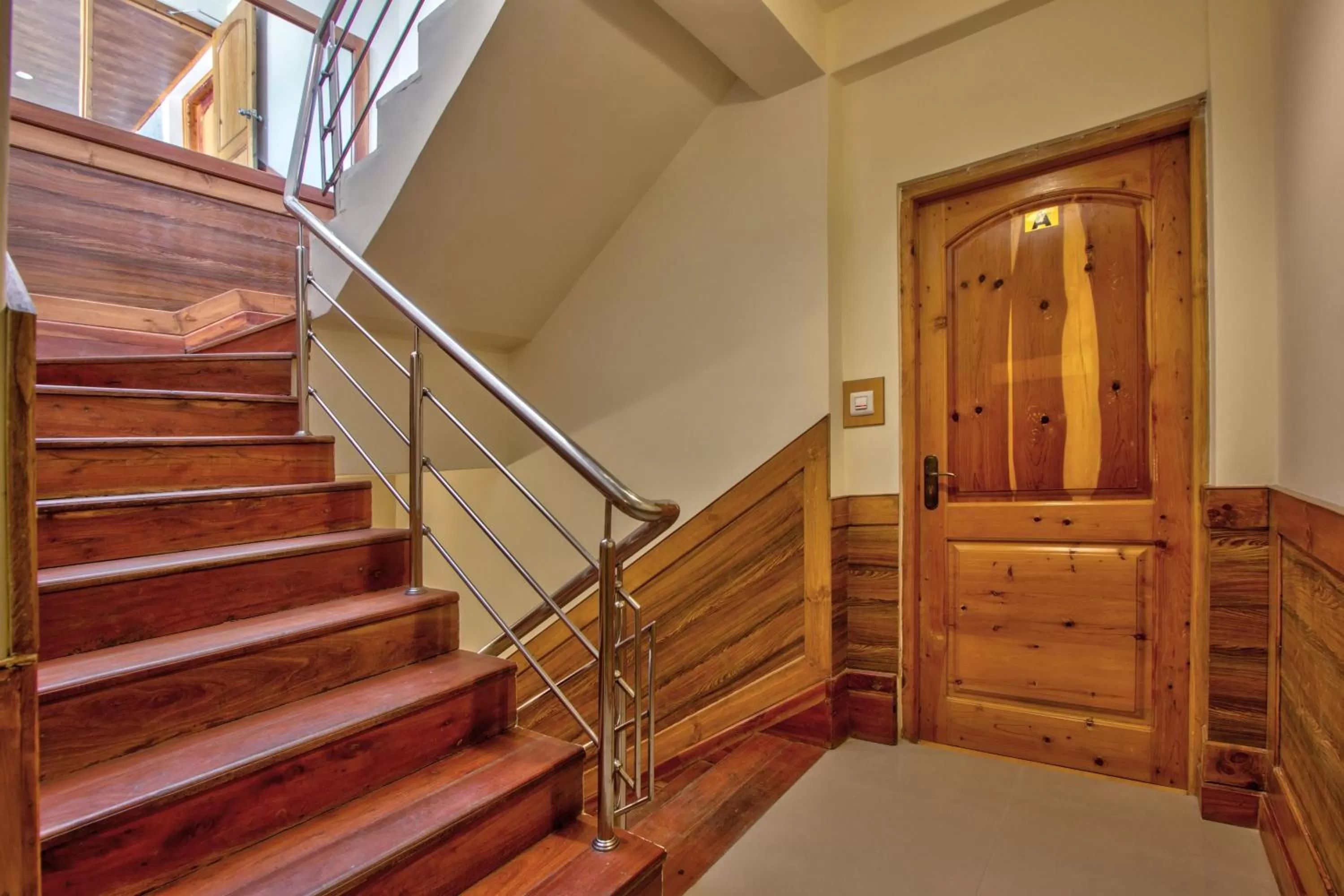 ATM in Woodstock Inn Manali 800 Mtrs from Mall Road