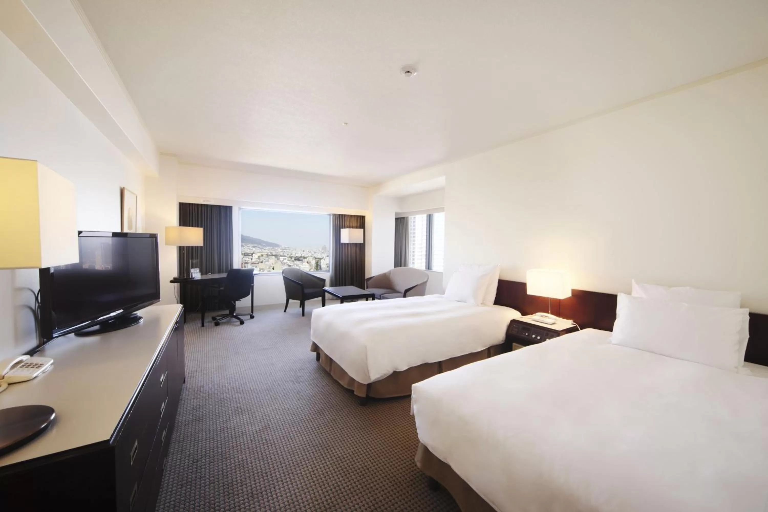 Photo of the whole room, Bed in ANA Crowne Plaza Kobe by IHG