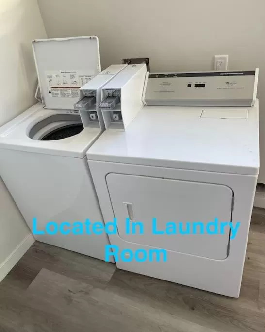 Kitchen/Kitchenette in Luxurious Studio in Heart of San Diego w Cali King