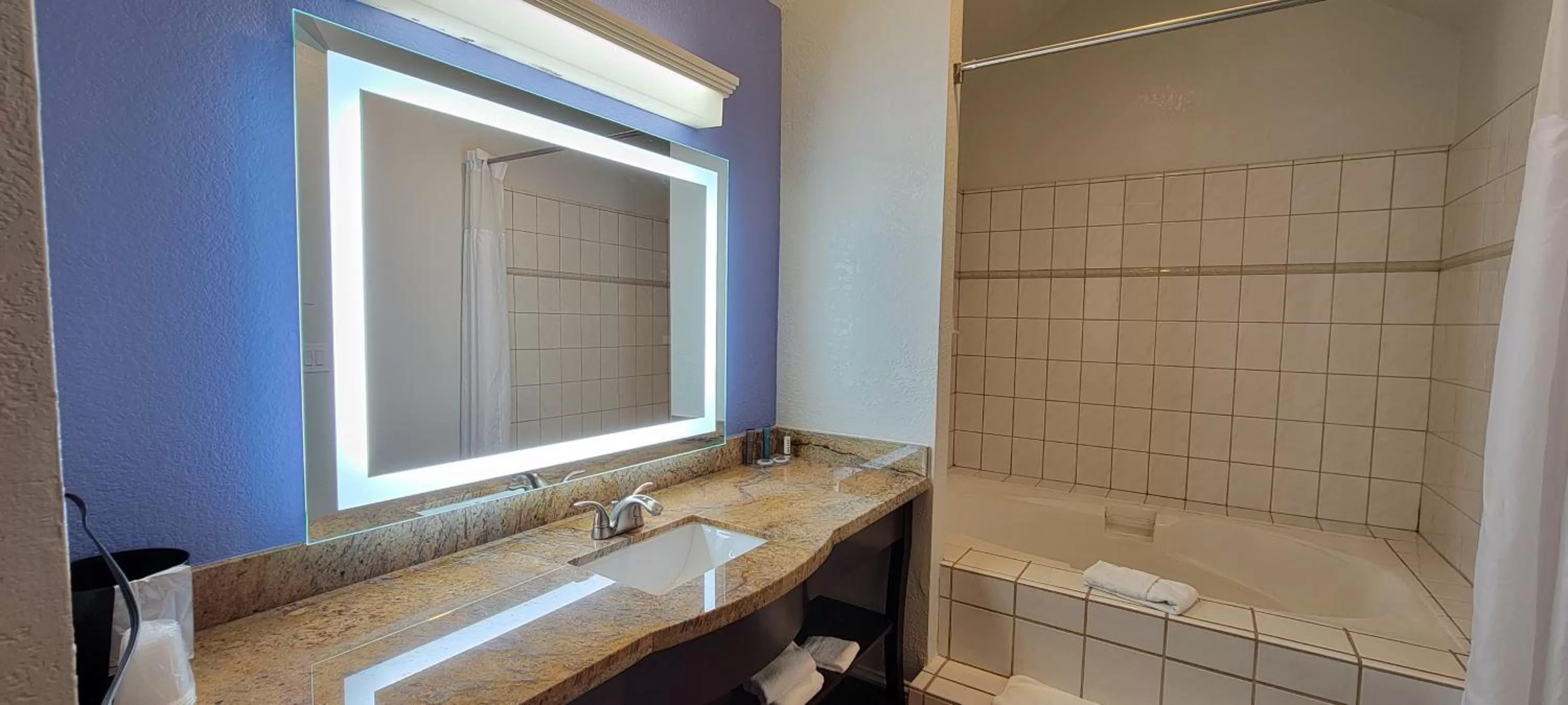 Bathroom in Hotel Solares