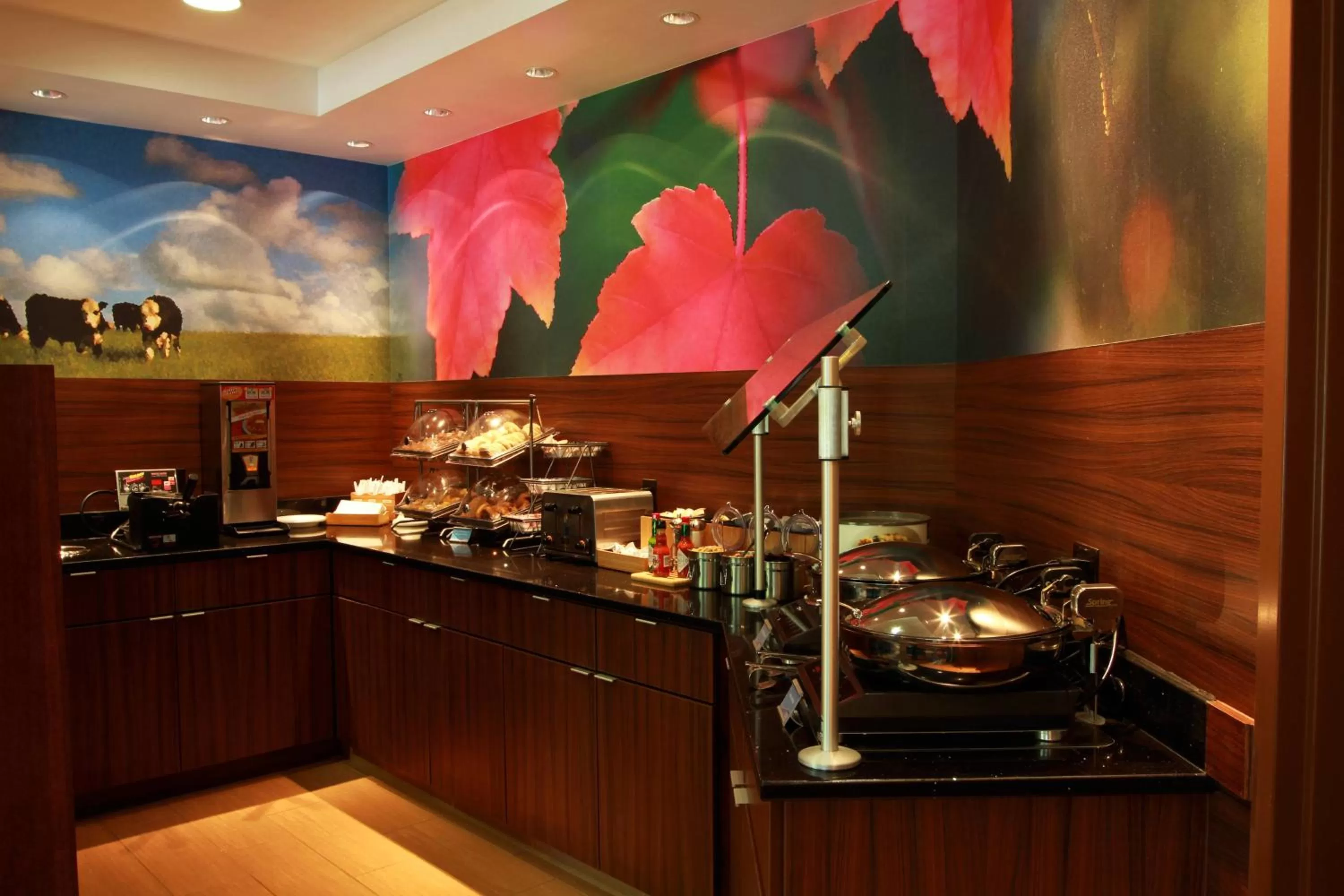 Breakfast, Kitchen/Kitchenette in Fairfield Inn & Suites Traverse City