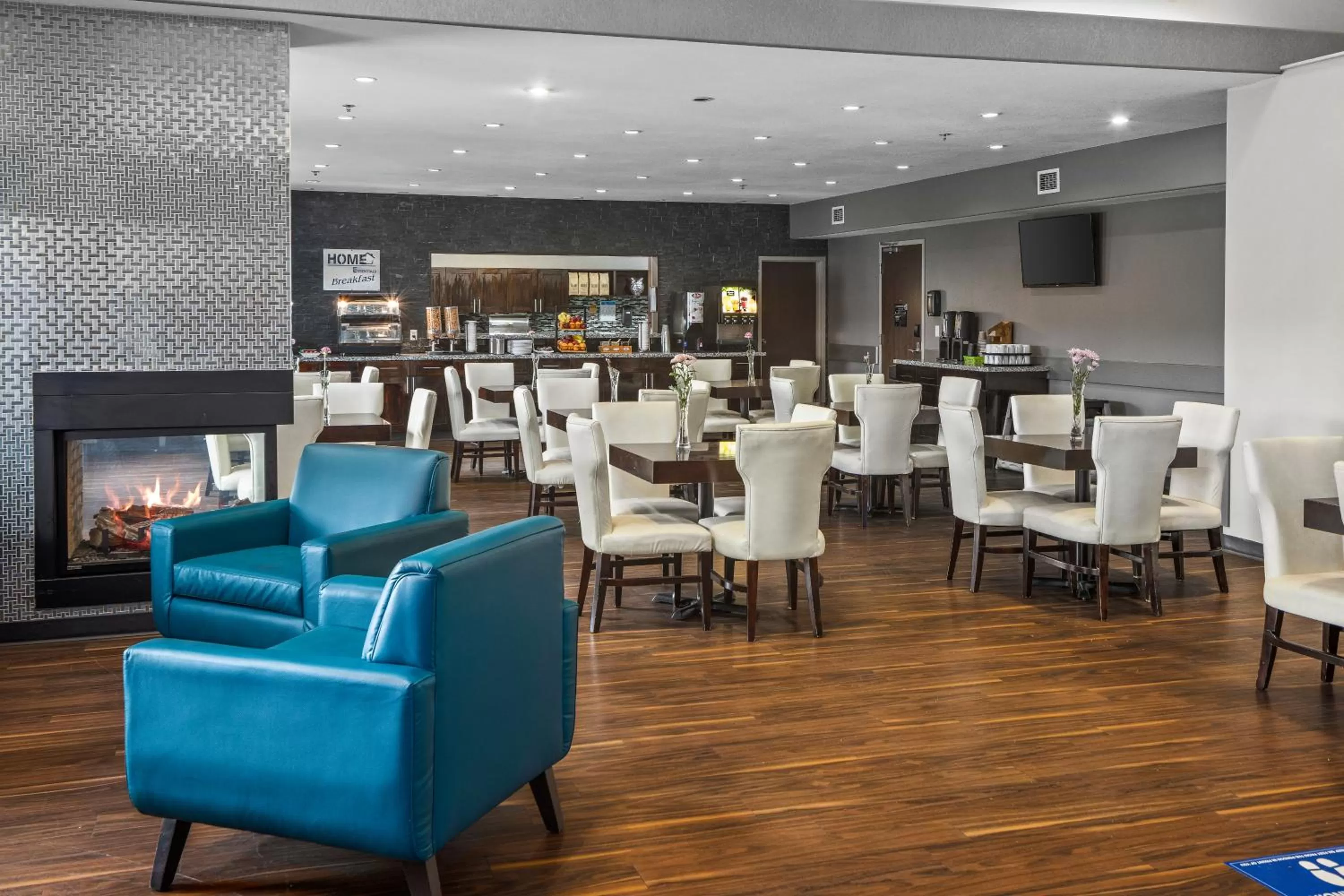 Breakfast in Home Inn & Suites Regina Airport