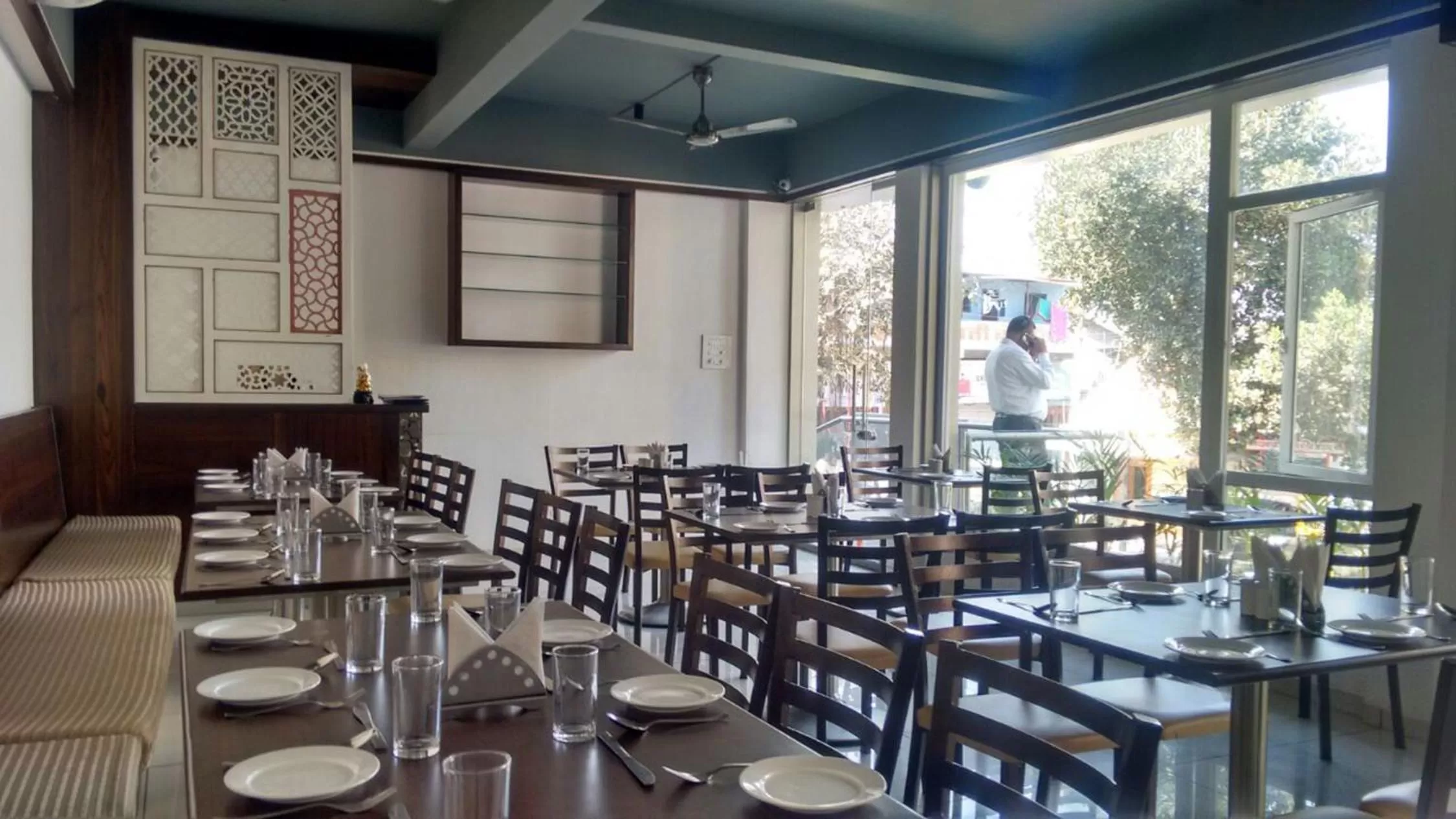 Restaurant/places to eat in Hotel SRI SRI EXECUTIVE KOLHAPUR NEAR MAHALAXMI TEMPLE