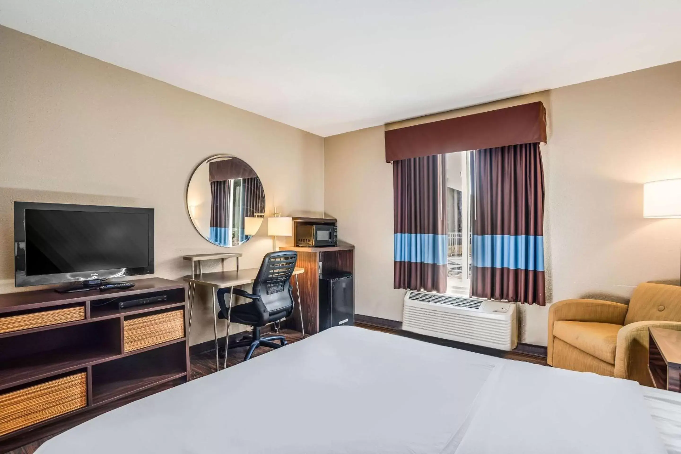 Standard Queen Room - Non Smoking in Quality Inn Calvert City - Paducah East Standard Queen Room - Non Smoking in Quality Inn Calvert City - Paducah East