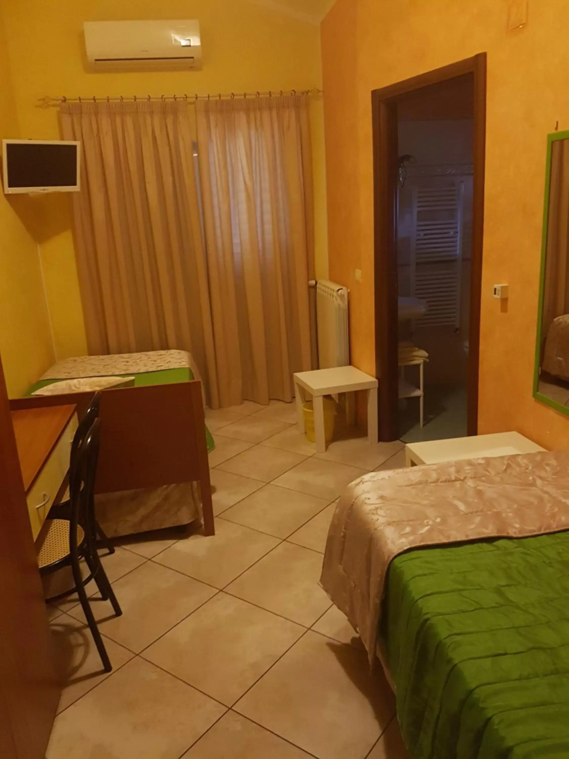 Twin Room - single occupancy in Il Laghetto Twin Room - single occupancy in Il Laghetto