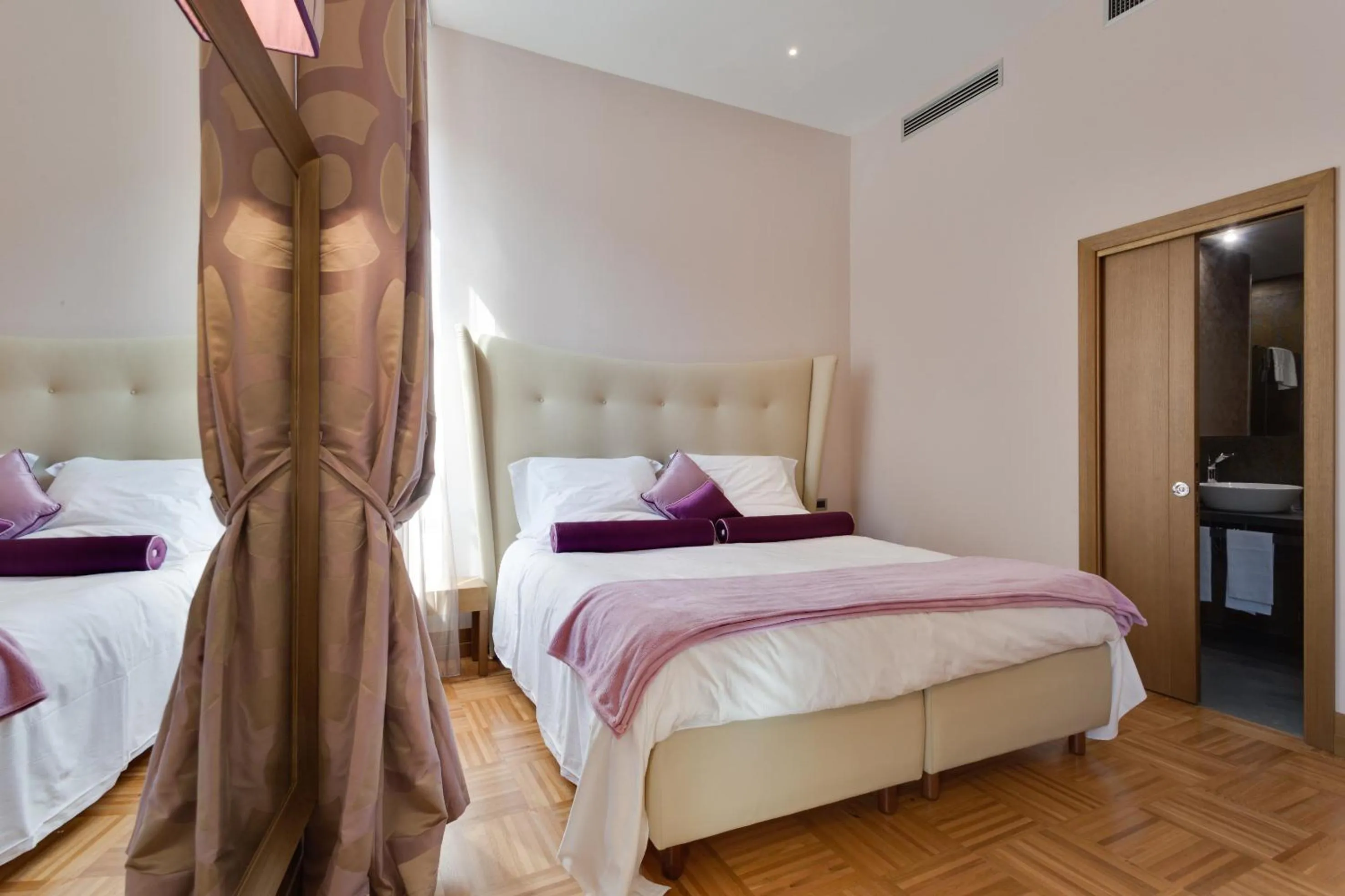 Photo of the whole room, Bed in Solo Experience Hotel