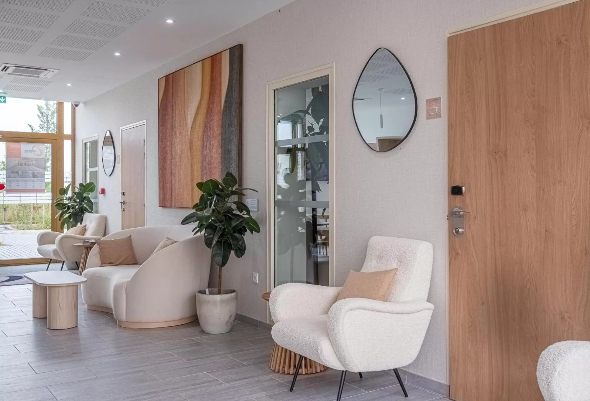 Lobby or reception in The Originals Boutique Hôtel Amiens Sud