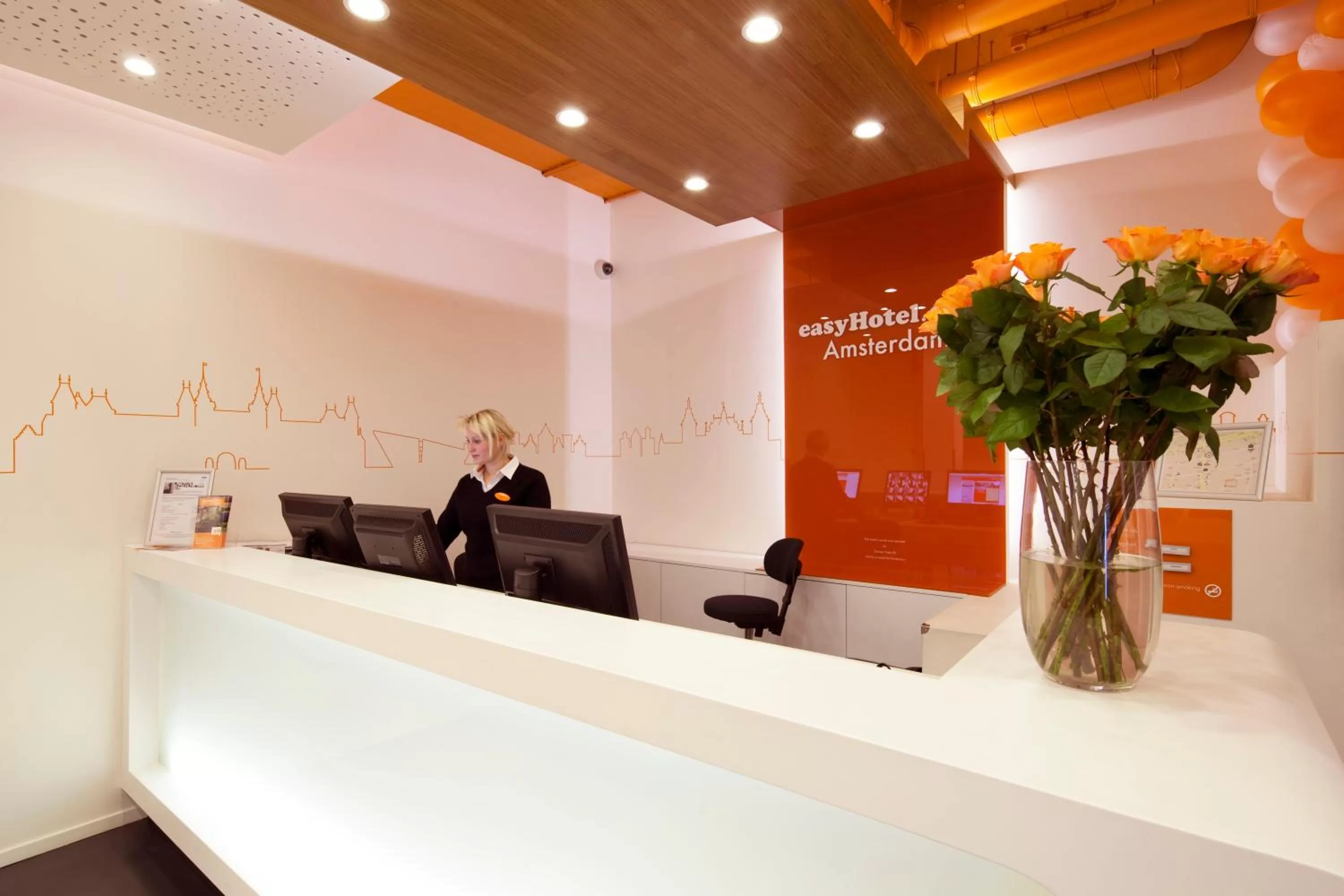 Lobby or reception in easyHotel Amsterdam City Centre South