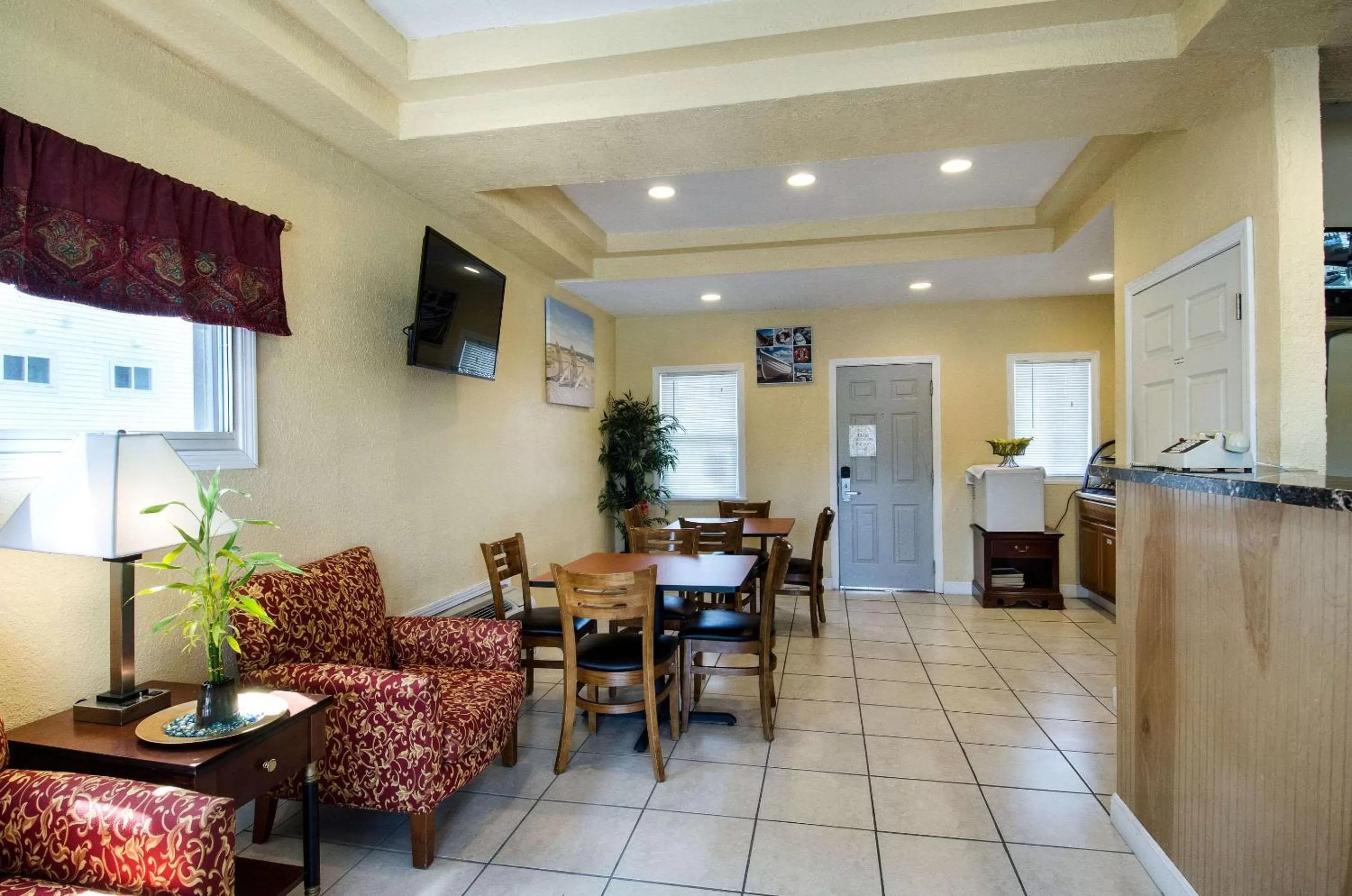 Lobby or reception in Econo Lodge West Yarmouth on Cape Cod