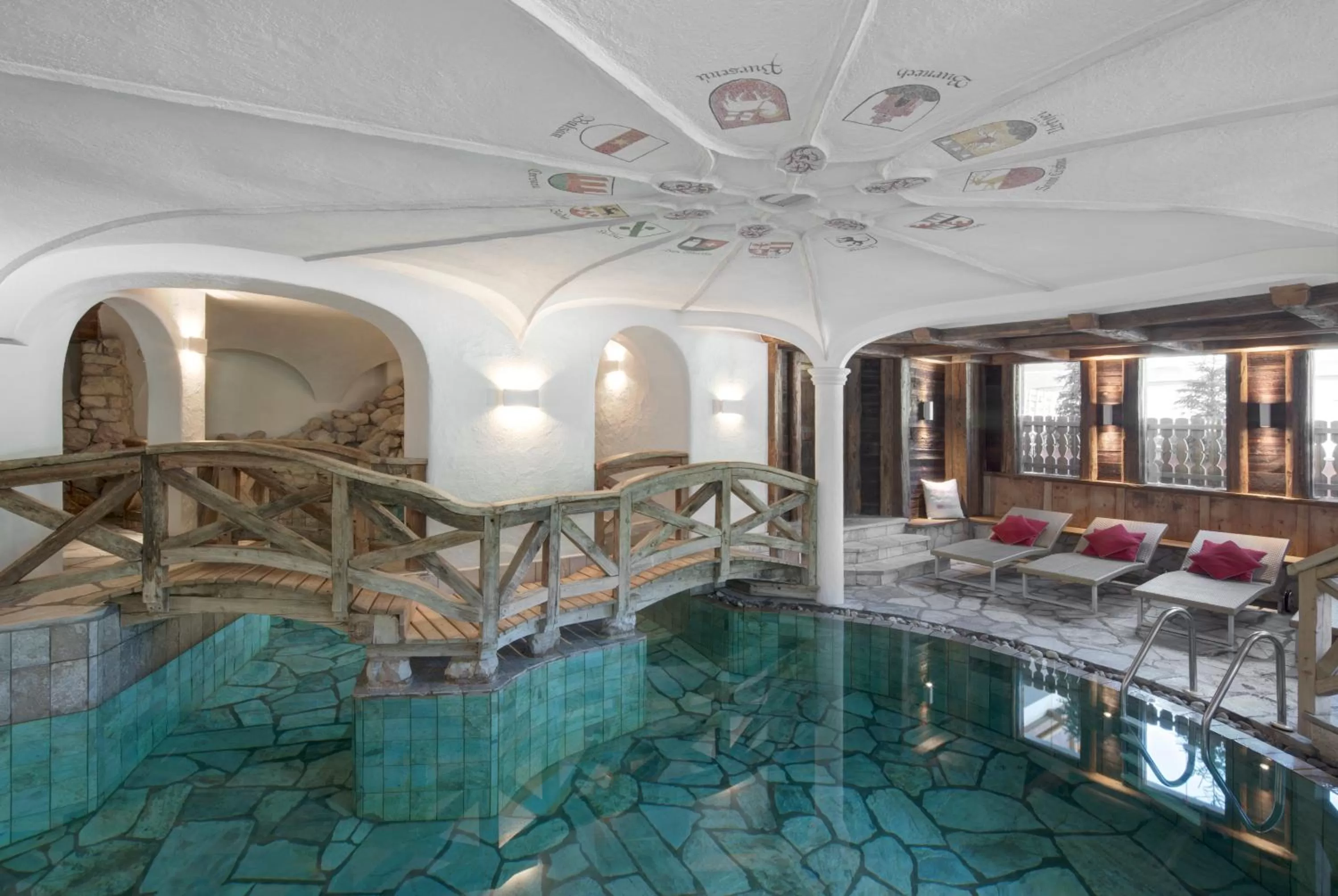 Swimming pool in Hotel La Perla: The Leading Hotels of the World