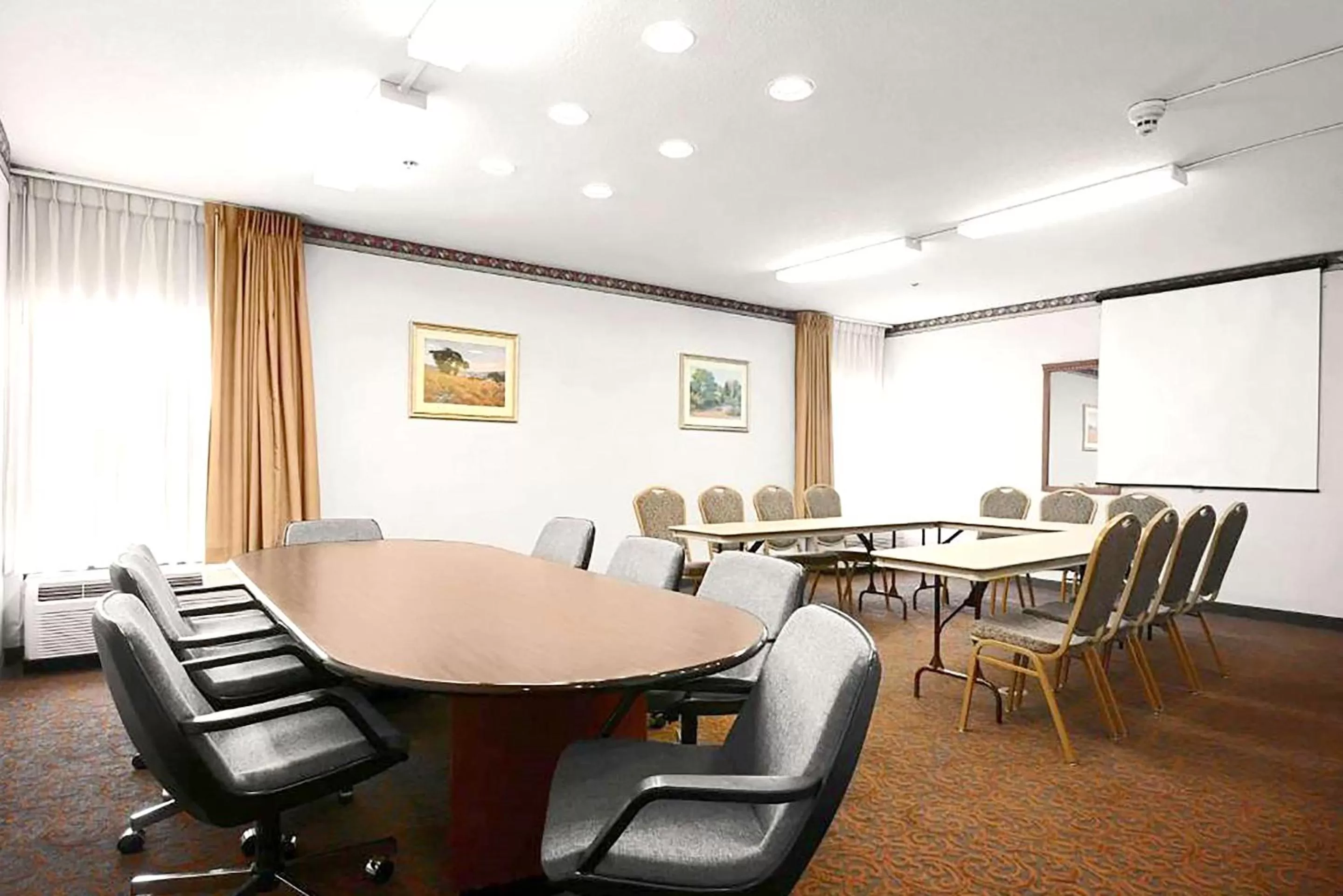 Meeting/conference room in Coratel Inn & Suites by Jasper New Braunfels IH-35 EXT 189
