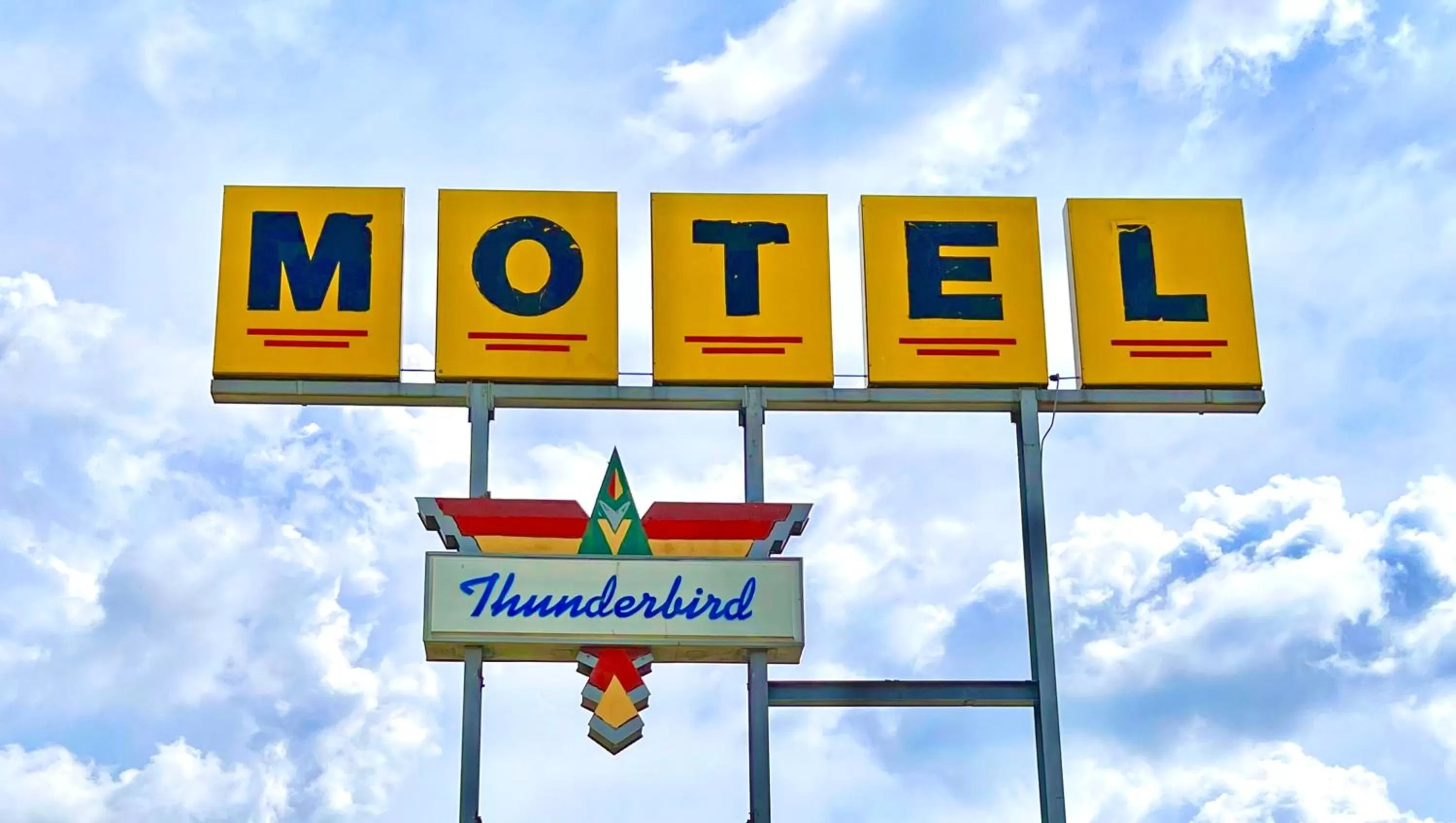 Logo/Certificate/Sign in Thunderbird Motel Hillsboro