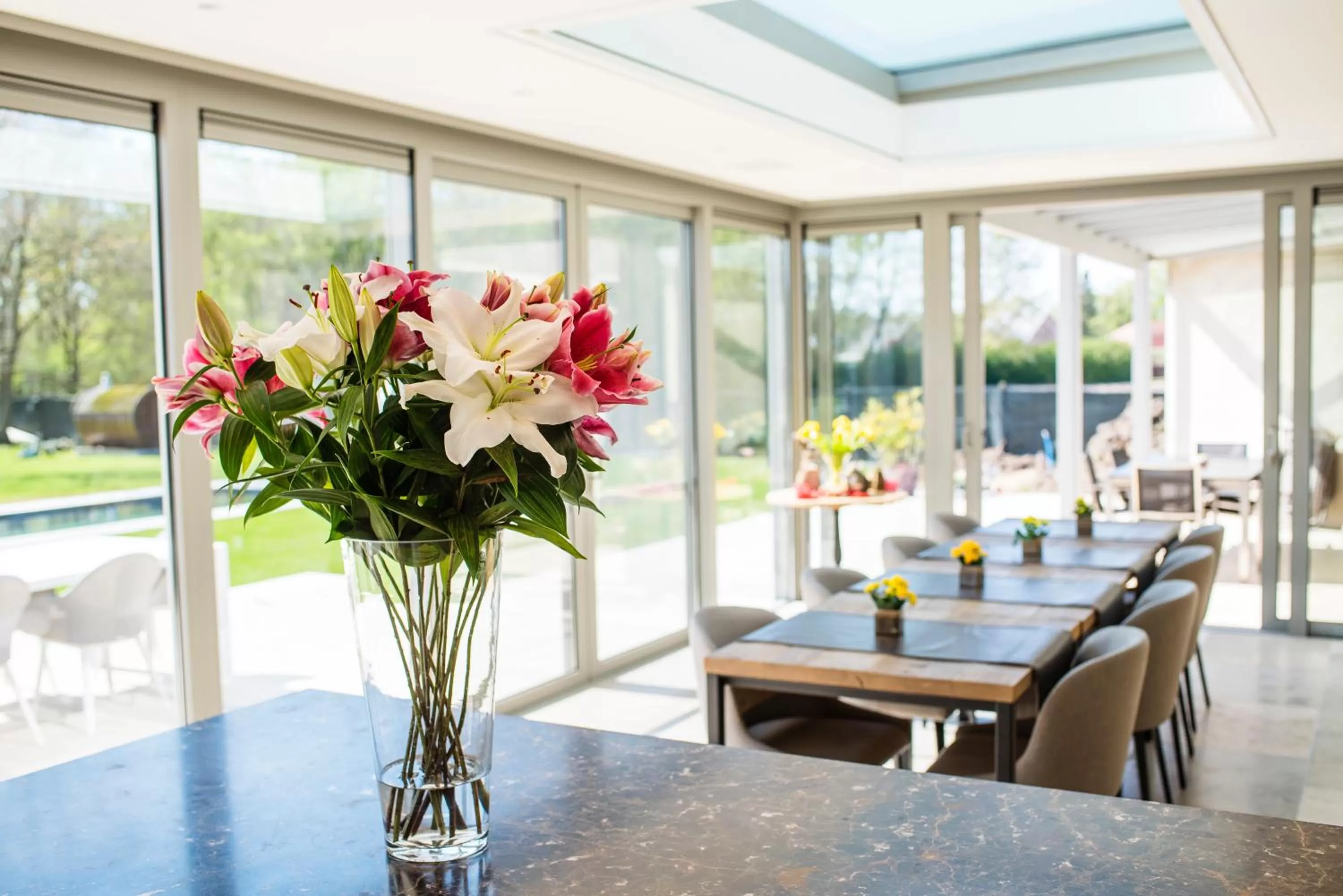 Restaurant/places to eat in Aquarand