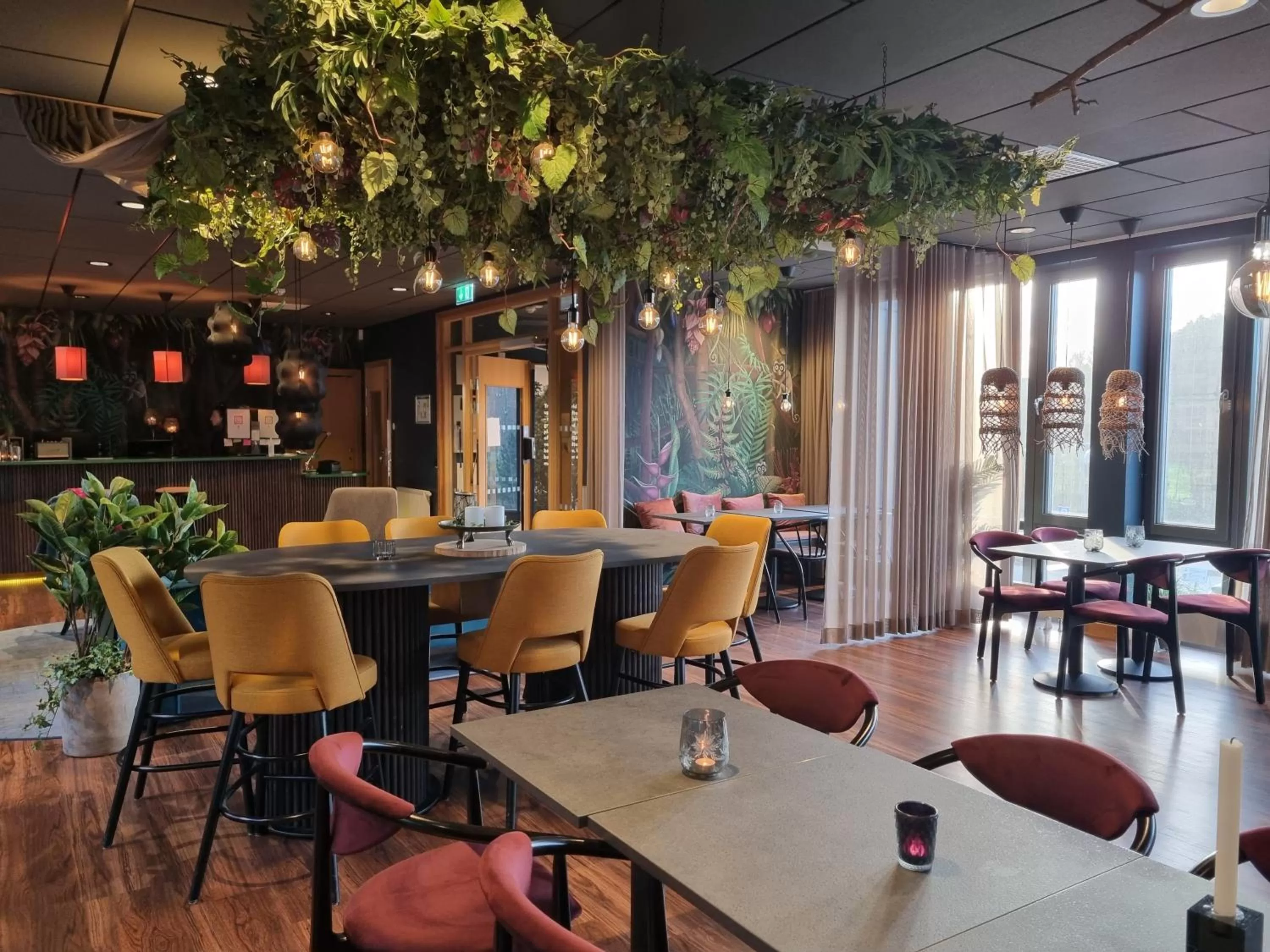 Restaurant/places to eat in Treetop Spa Hangout & Hotel