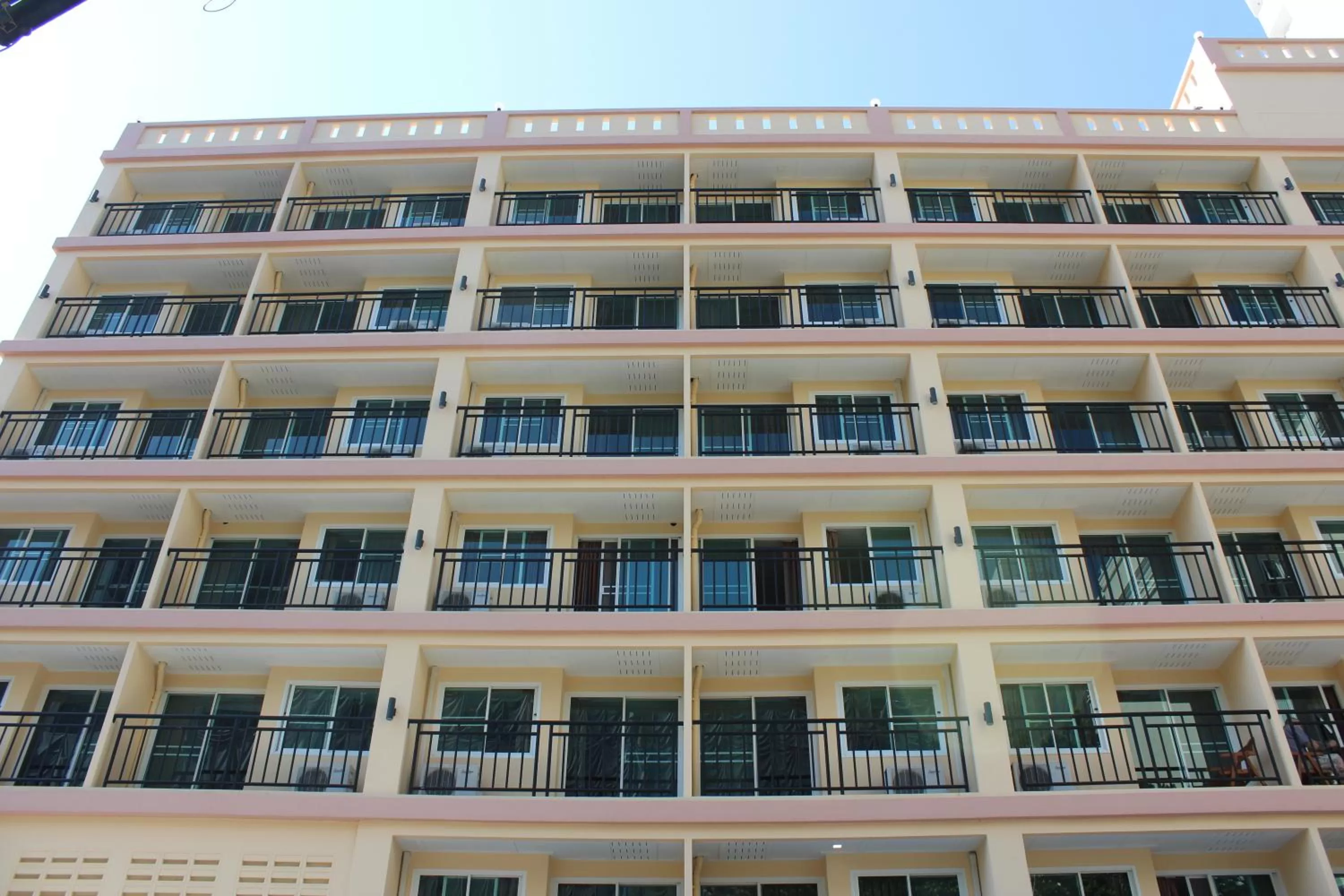 Property building in A.A. Pattaya Golden Beach Hotel