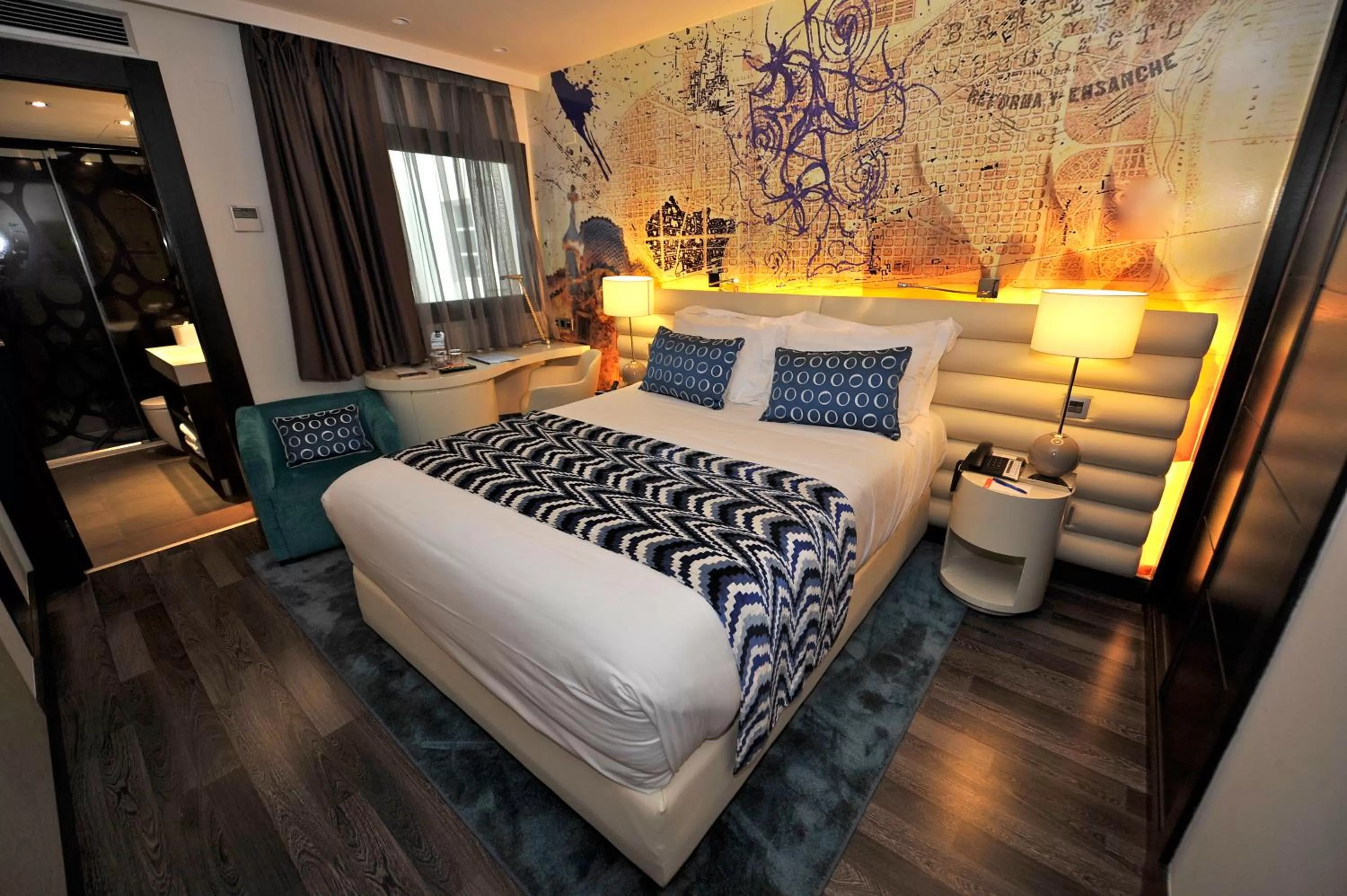 Photo of the whole room, Bed in Hotel Indigo Barcelona - Plaza Catalunya 4Sup by IHG