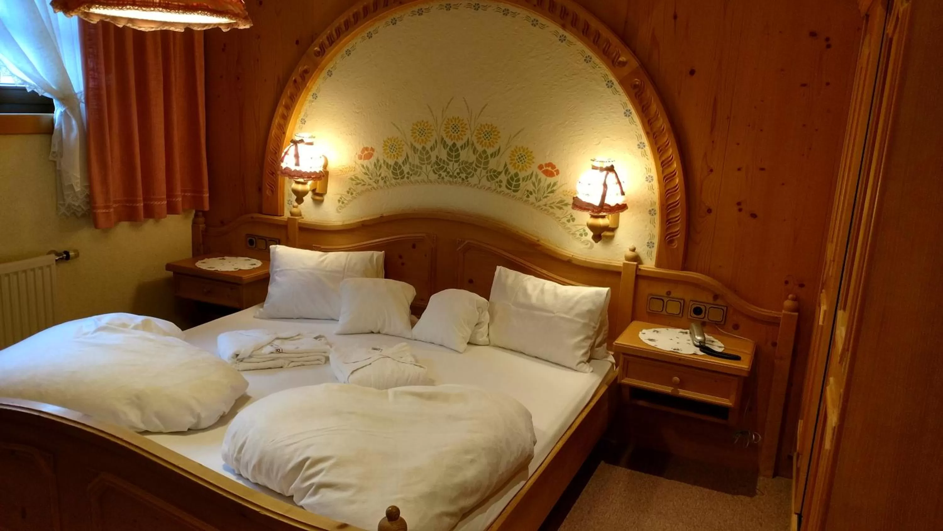 Other, Bed in Hotel Neuwirt